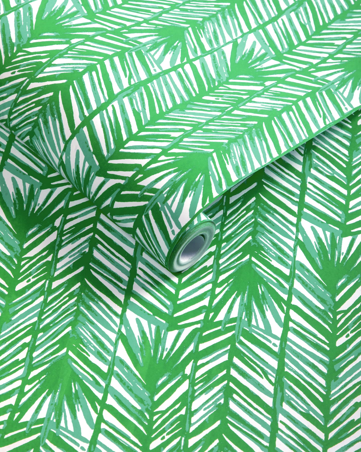 Costa Verde Wallpaper in green color - pattern number P2025109.33.0 - by Lee Jofa in the Lilly Pulitzer III collection