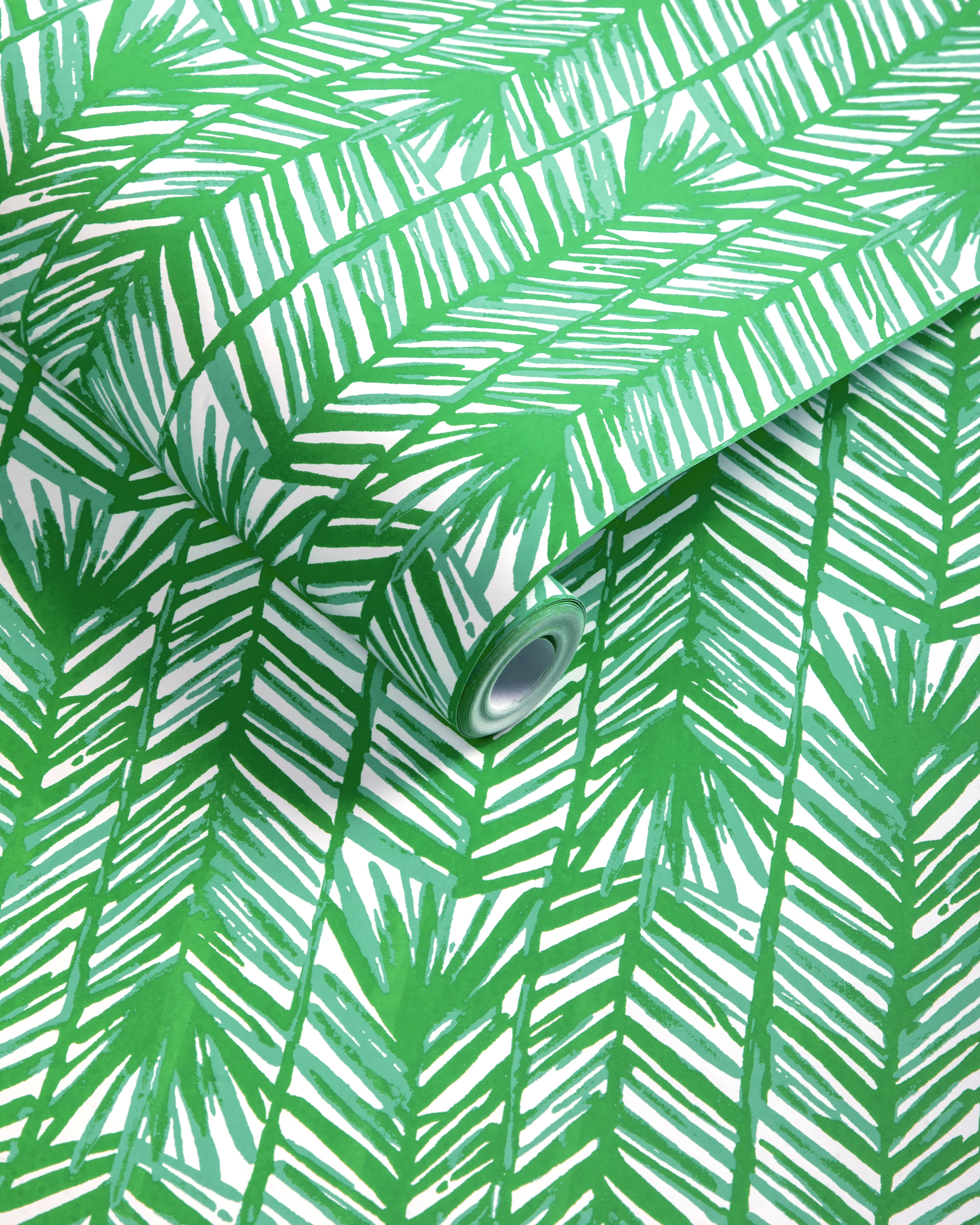 Costa Verde Wallpaper in green color - pattern number P2025109.33.0 - by Lee Jofa in the Lilly Pulitzer III collection