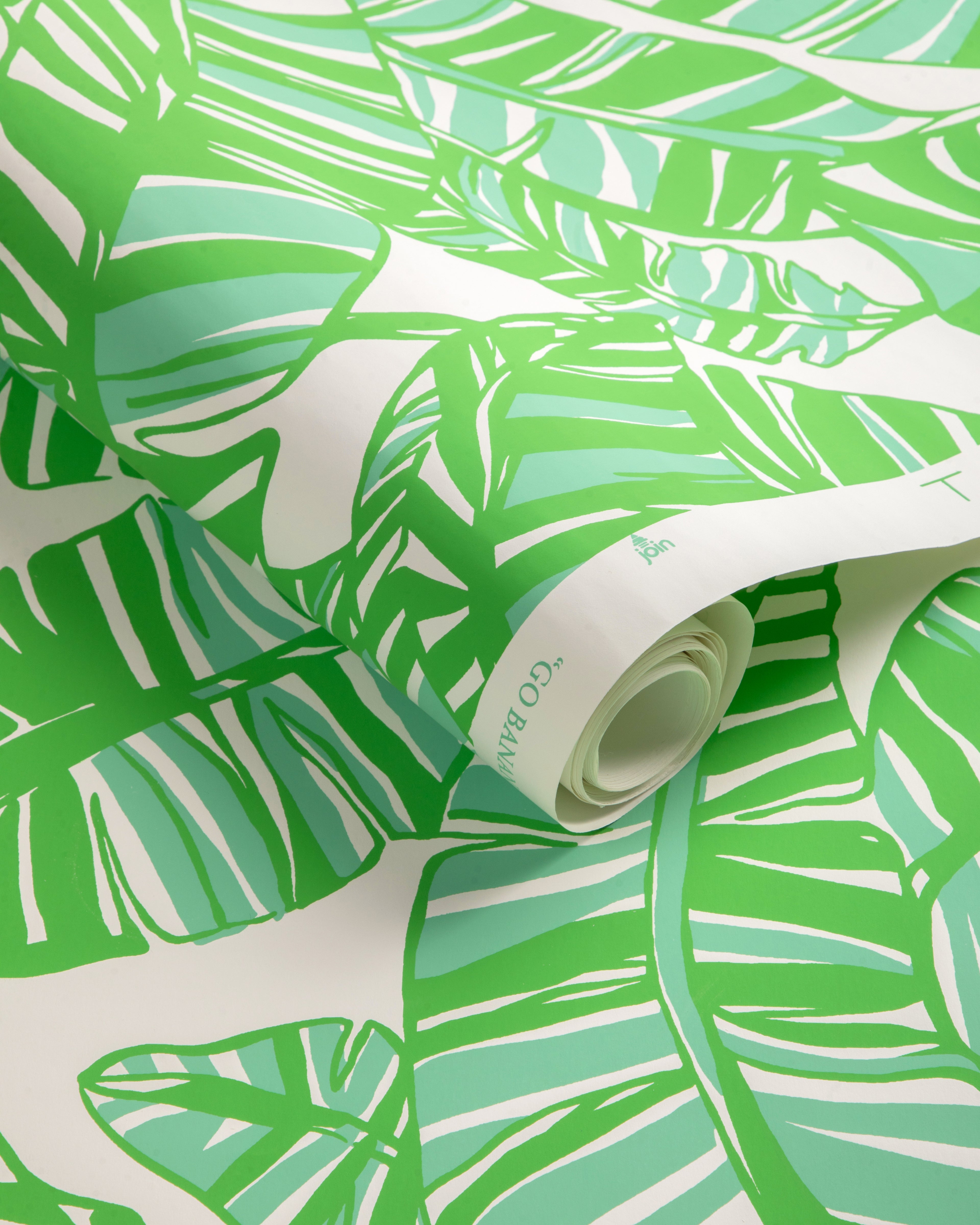 Go Bananas Wallpaper in white/green color - pattern number P2025111.31.0 - by Lee Jofa in the Lilly Pulitzer III collection