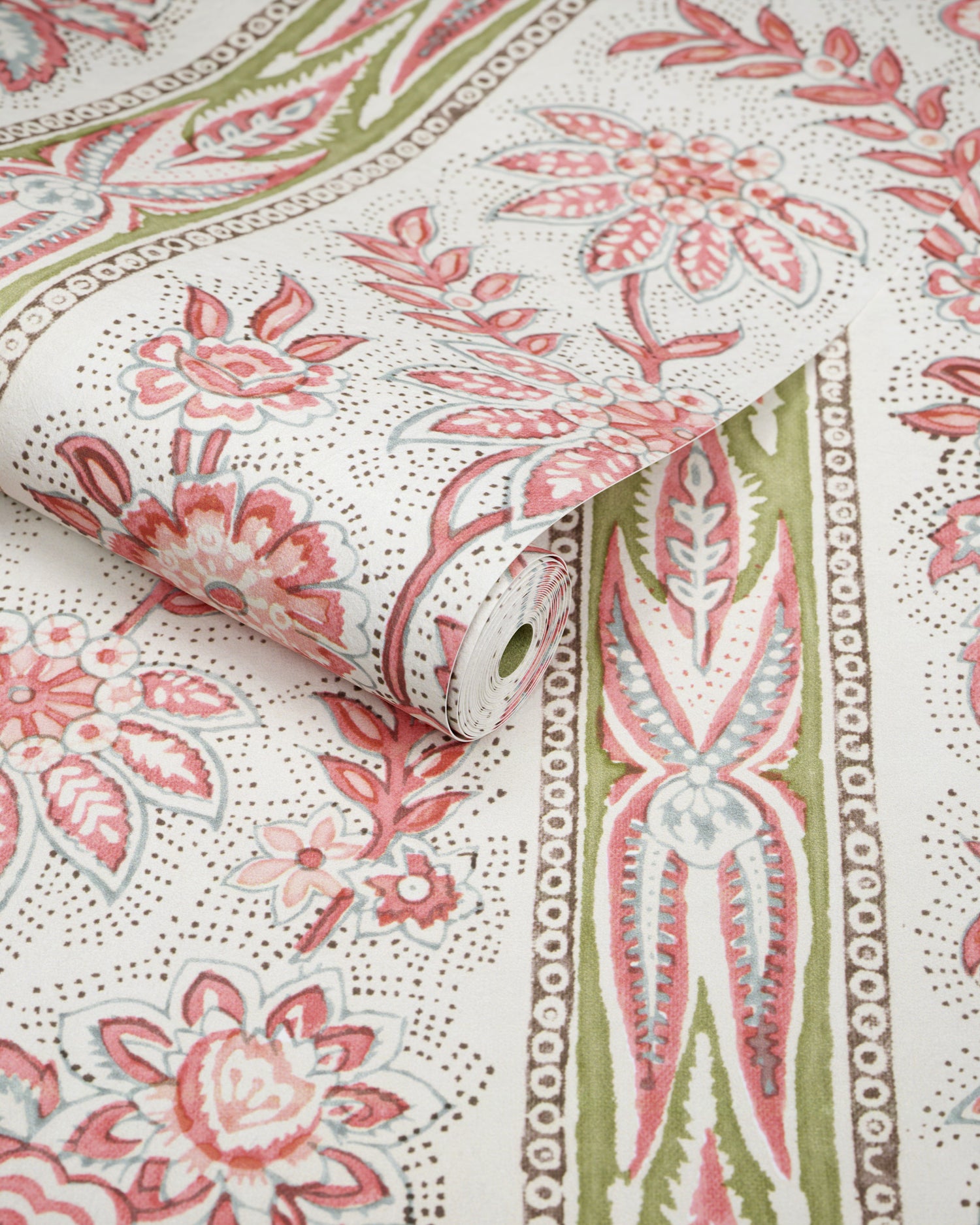 Margaux Wallpaper in coral color - pattern number P2026104.124.0 - by Lee Jofa in the Gracie Gardens collection