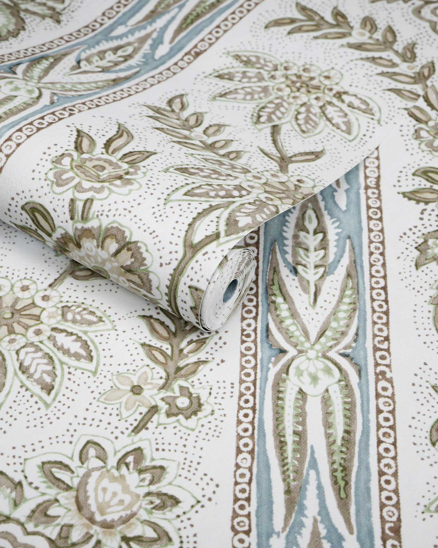 Margaux Wallpaper in moss color - pattern number P2026104.315.0 - by Lee Jofa in the Gracie Gardens collection