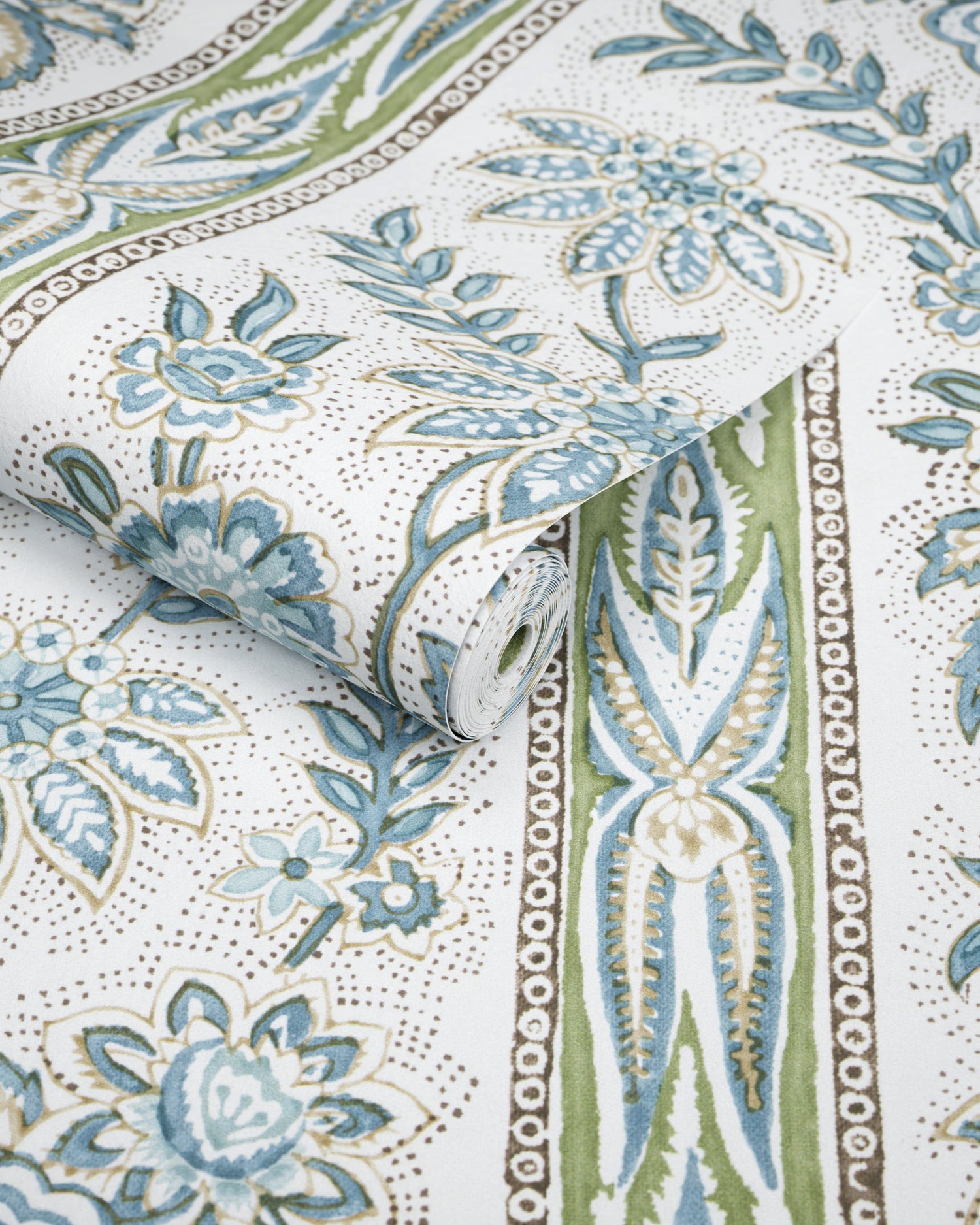 Margaux Wallpaper in blue color - pattern number P2026104.530.0 - by Lee Jofa in the Gracie Gardens collection