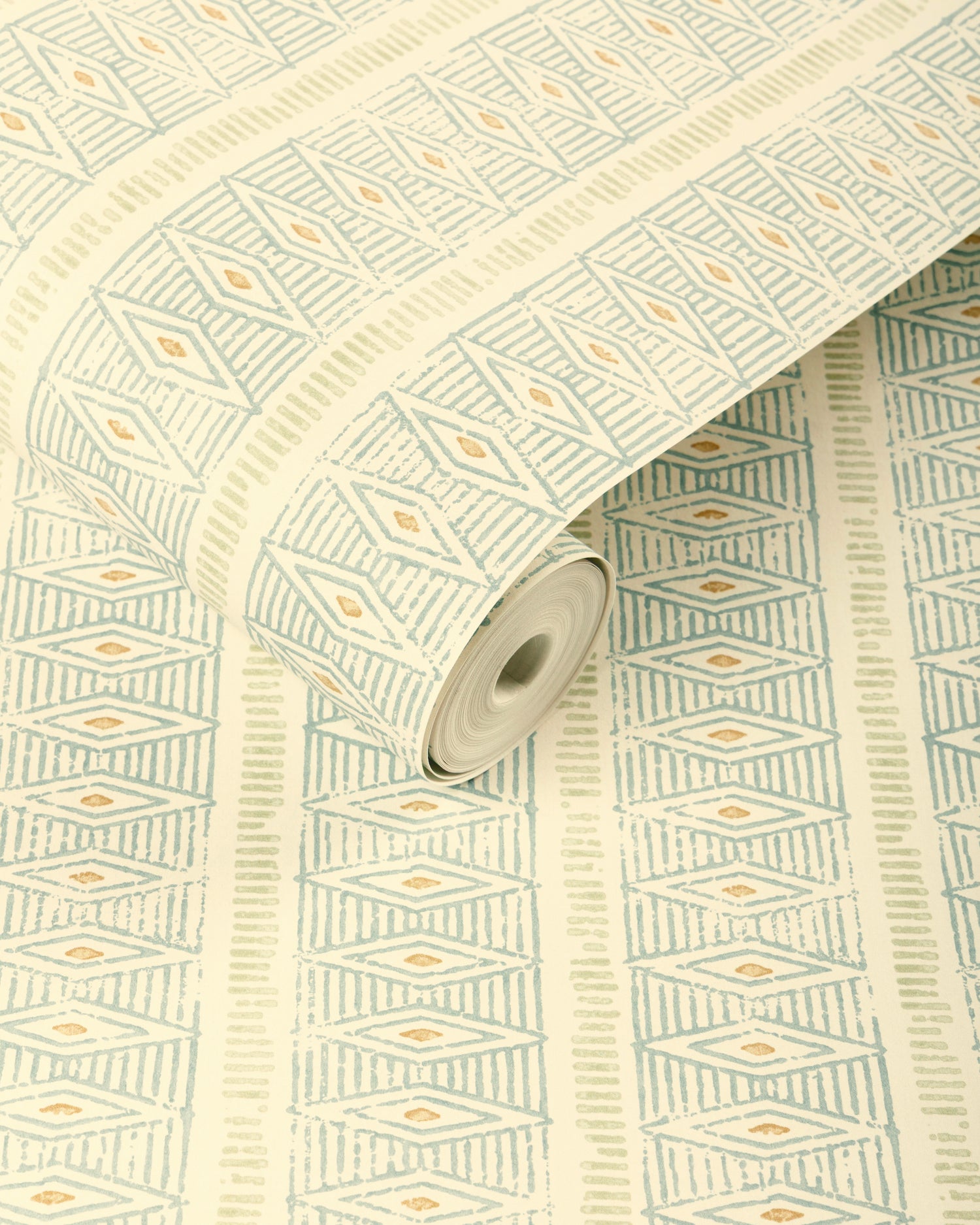 Hawkins Wallpaper in Sky color - pattern number P2026109.1523.0 - by Lee Jofa in the Arley collection