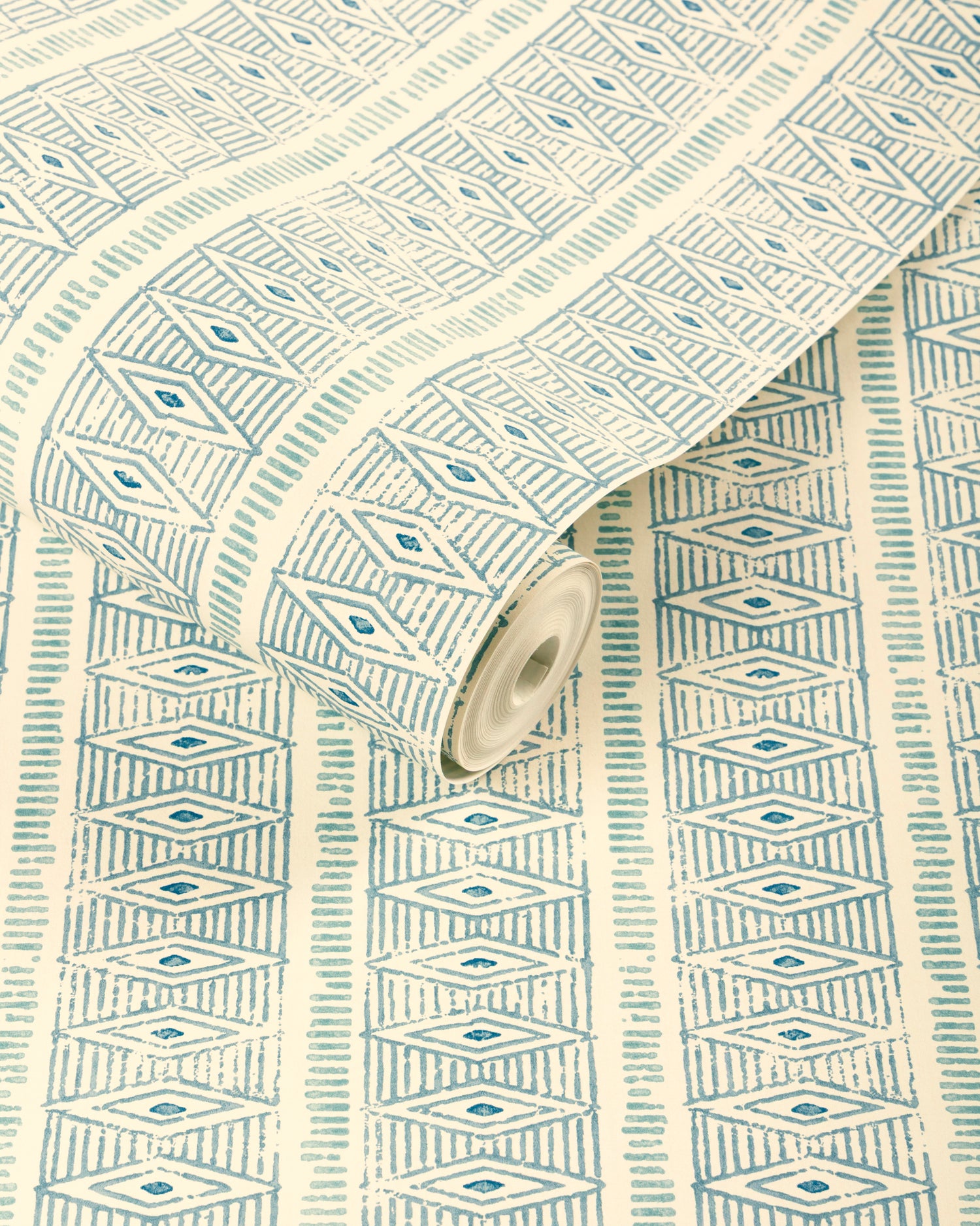 Hawkins Wallpaper in Ocean color - pattern number P2026109.155.0 - by Lee Jofa in the Arley collection