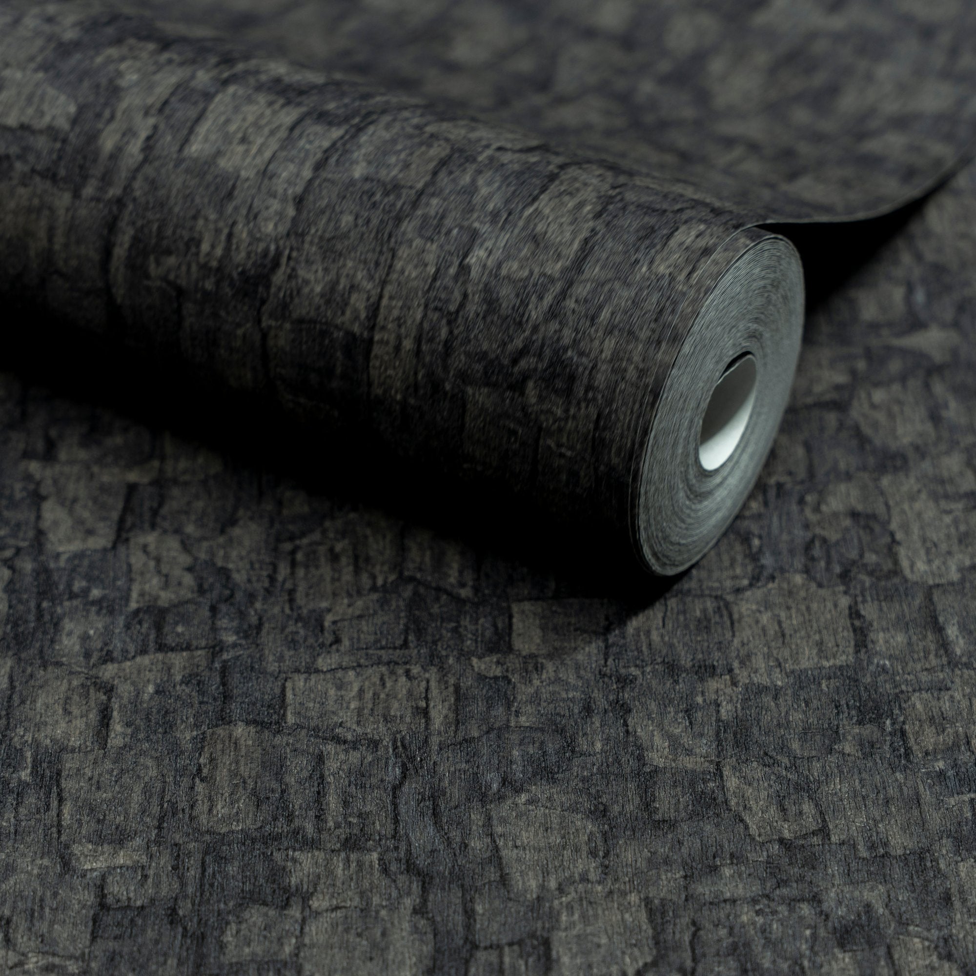 Wood plain Wallpaper in black color - pattern number SF1007 - by Grandeco in the Surfaces collection