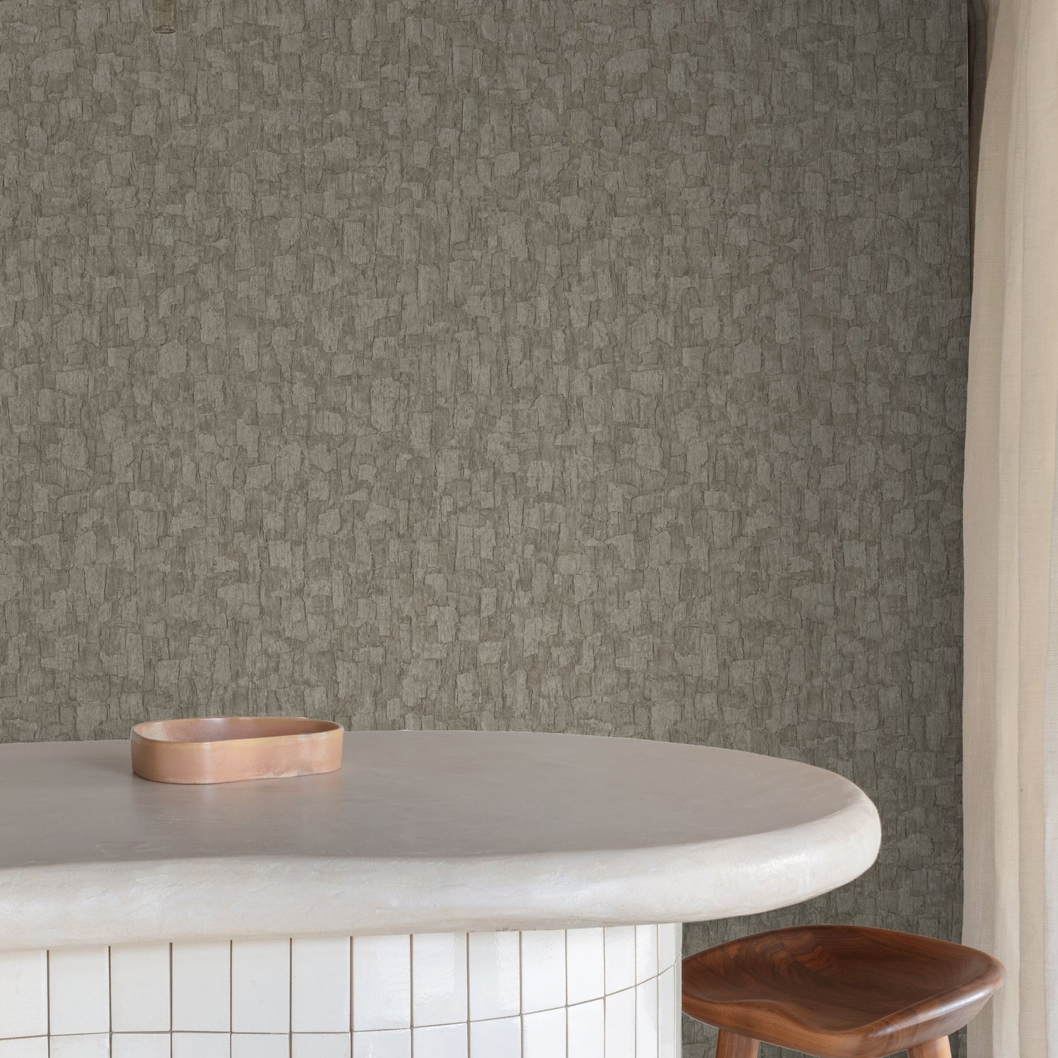 Wood plain Wallpaper in brown color - pattern number SF1014 - by Grandeco in the Surfaces collection