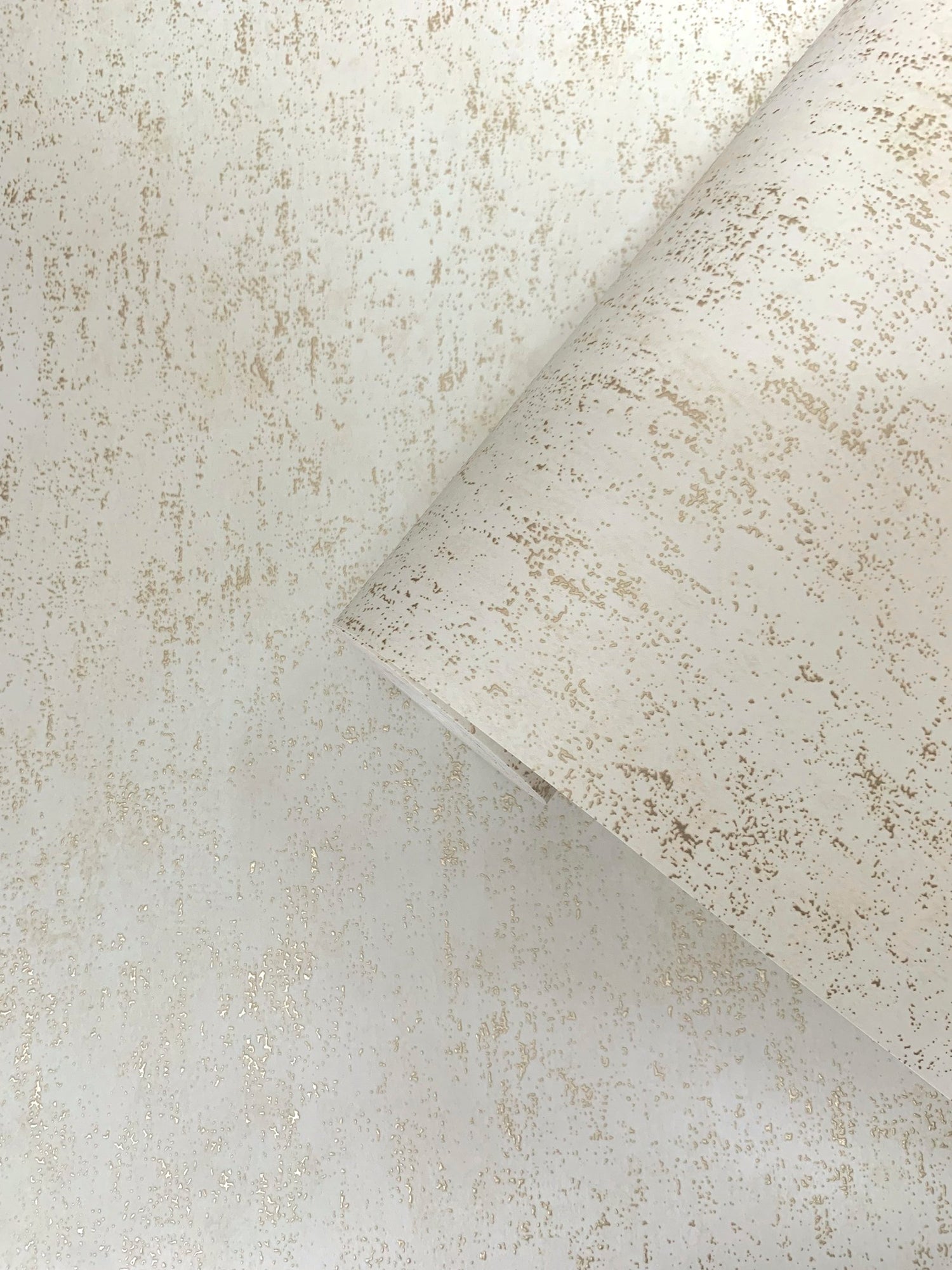 Speck wallpaper in gold color - pattern number SR28402 - by Galerie in the Lustre collection