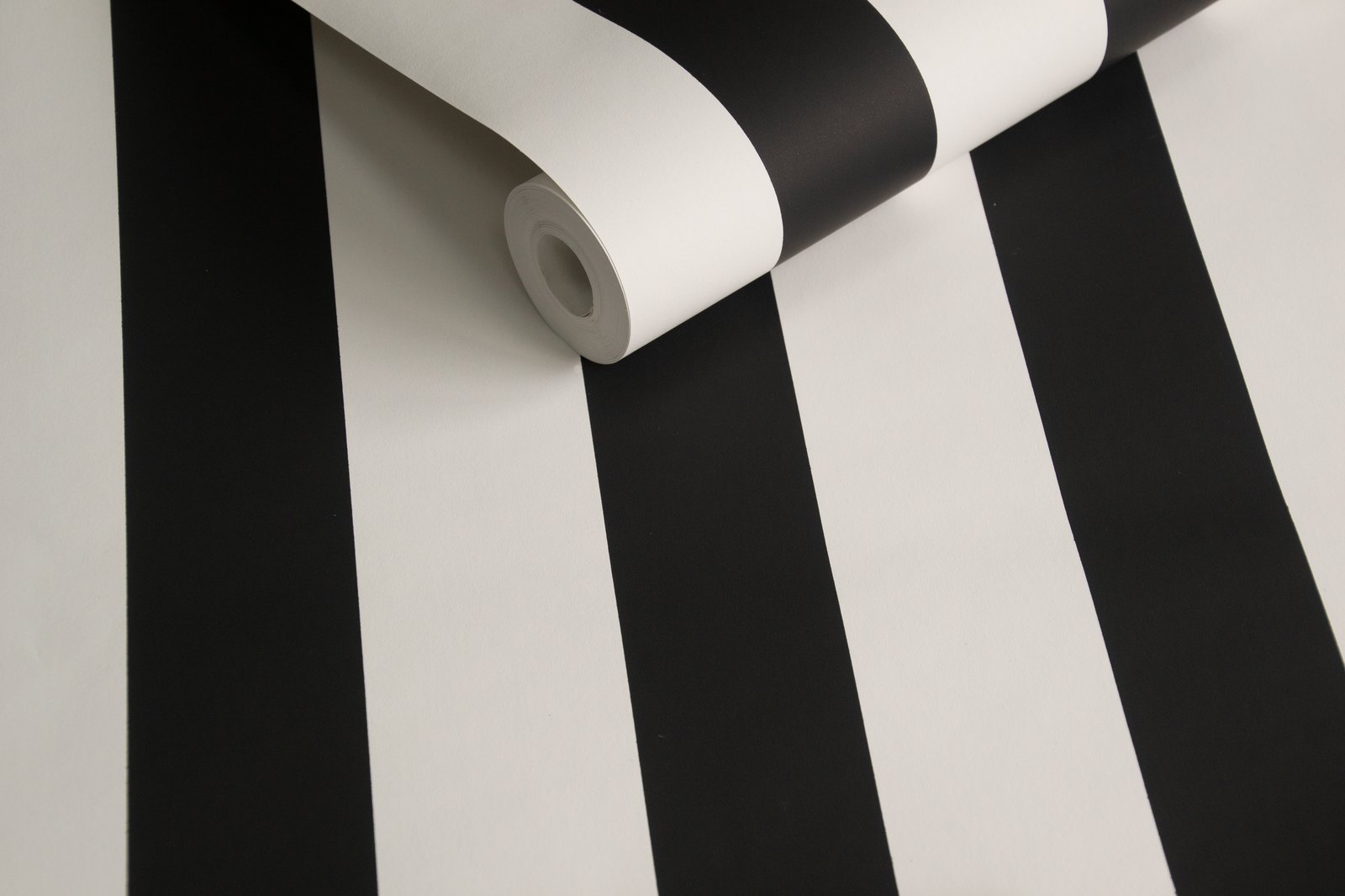 Medium Stripe Black wallpaper in black color - pattern number SS21233 - by Galerie in the Style Sisters collection