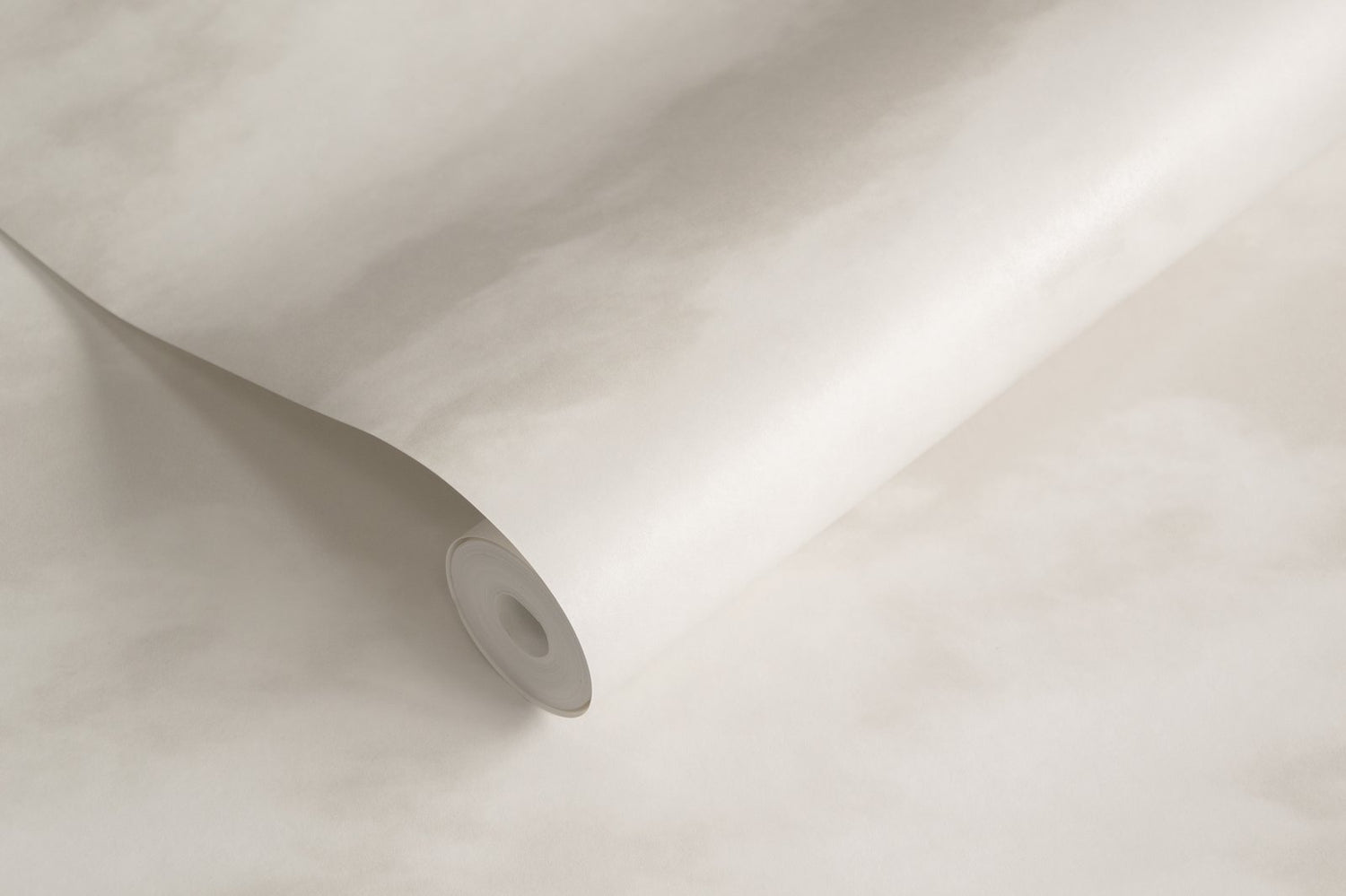 Cloud Pearl wallpaper in beige color - pattern number SS21249 - by Galerie in the Style Sisters collection