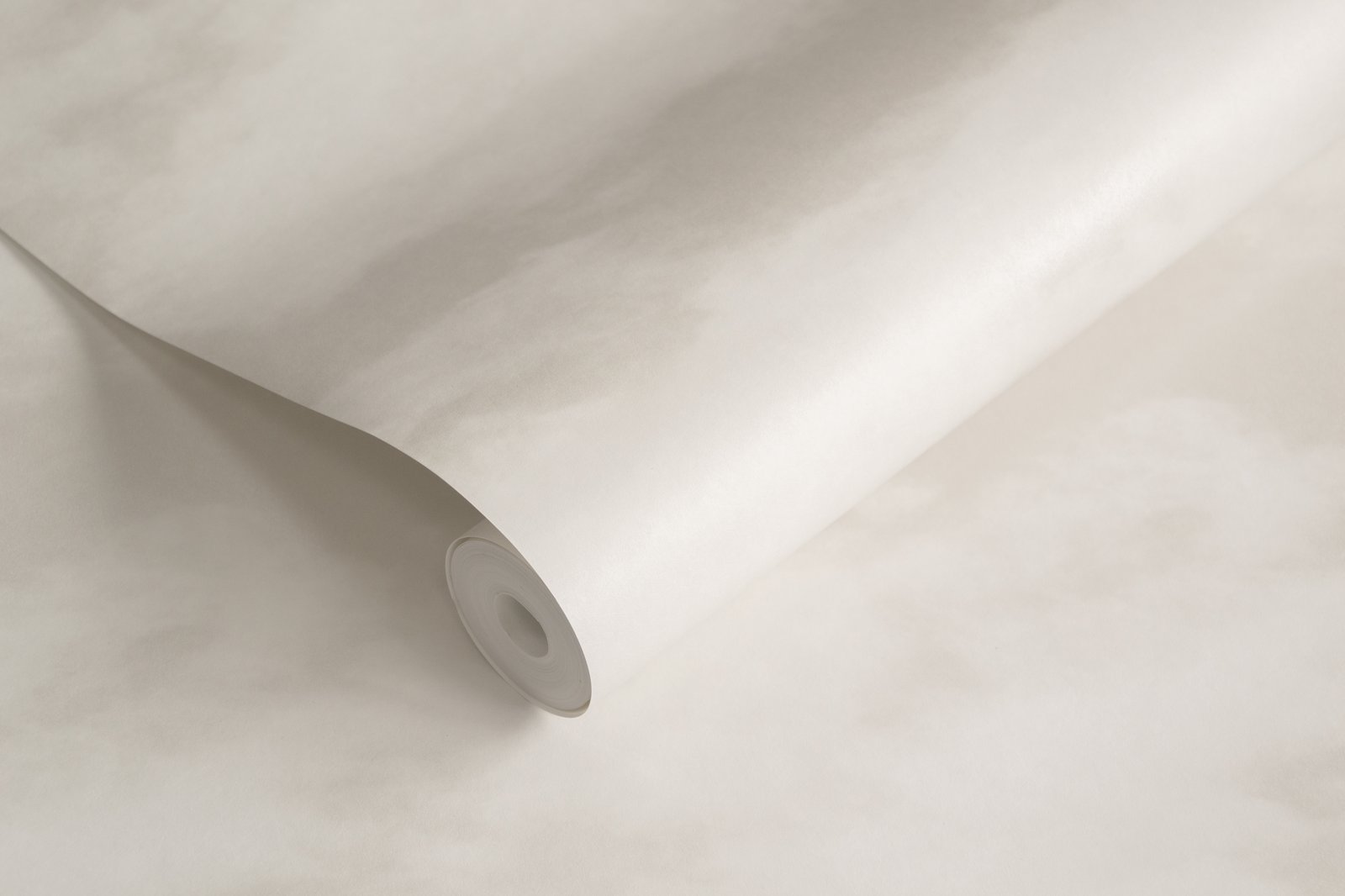 Cloud Pearl wallpaper in beige color - pattern number SS21249 - by Galerie in the Style Sisters collection