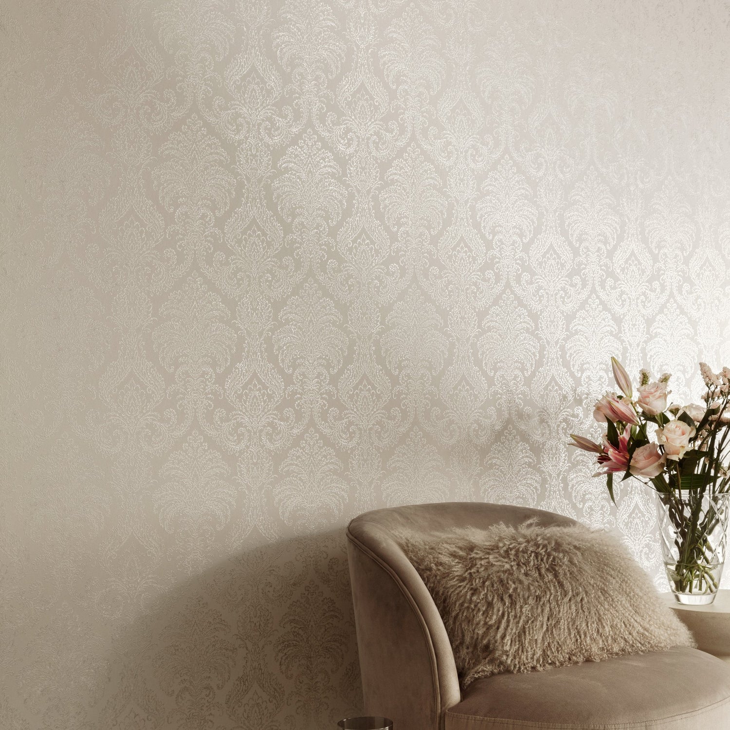 Classical Floral All-over Wallpaper in cream color - pattern number VE3205 - by Grandeco in the Very collection