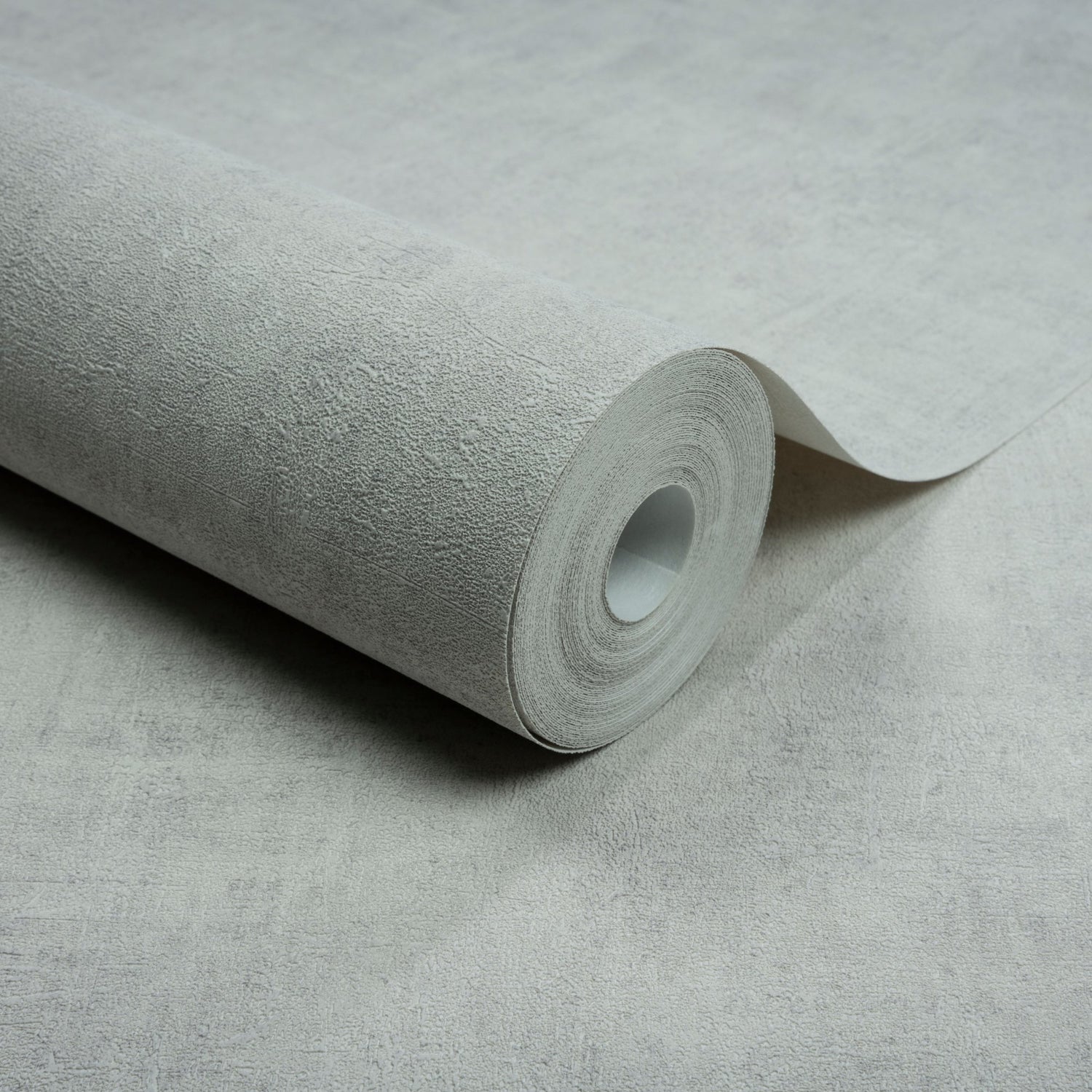 Patinated Plain Wallpaper in beige color - pattern number VOA-010-02-8 - by Grandeco in the Orom II collection