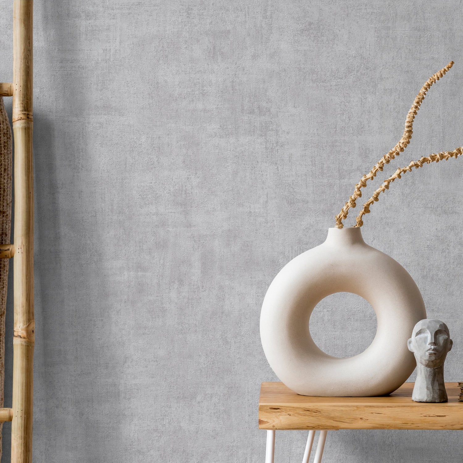 Patinated Plain Wallpaper in beige color - pattern number VOA-010-03-7 - by Grandeco in the Orom II collection