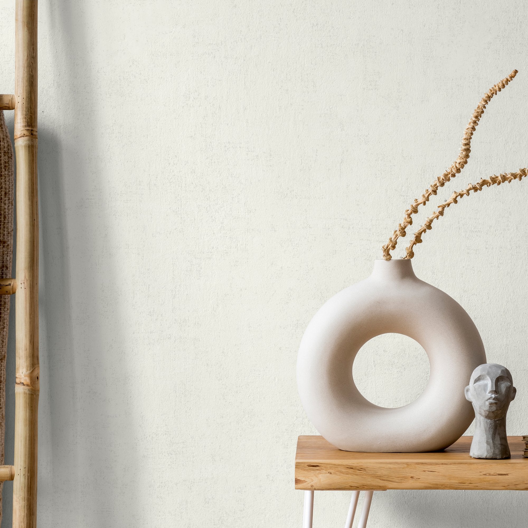 Patinated Plain Wallpaper in white color - pattern number VOA-010-08-2 - by Grandeco in the Orom II collection