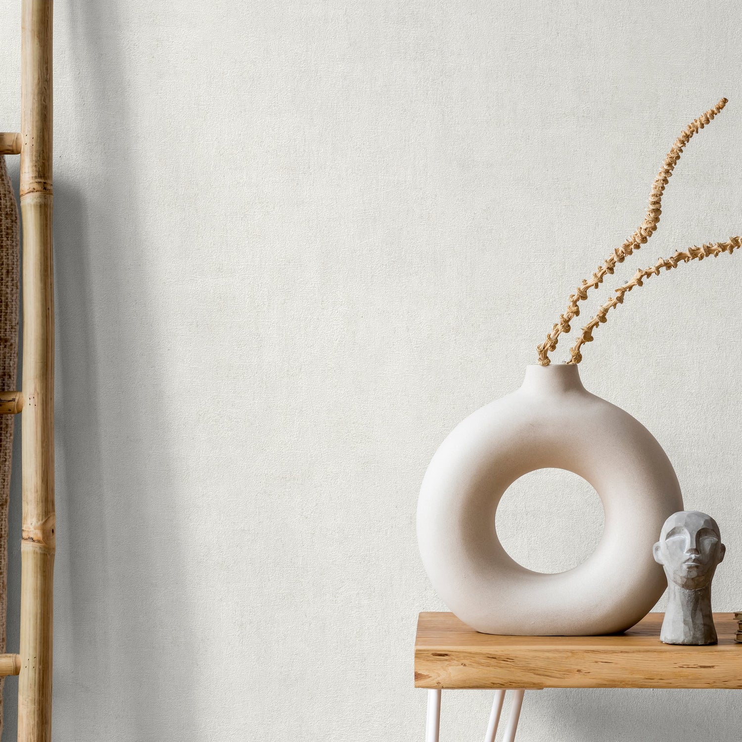 Patinated Plain Wallpaper in white color - pattern number VOA-010-08-2 - by Grandeco in the Orom II collection