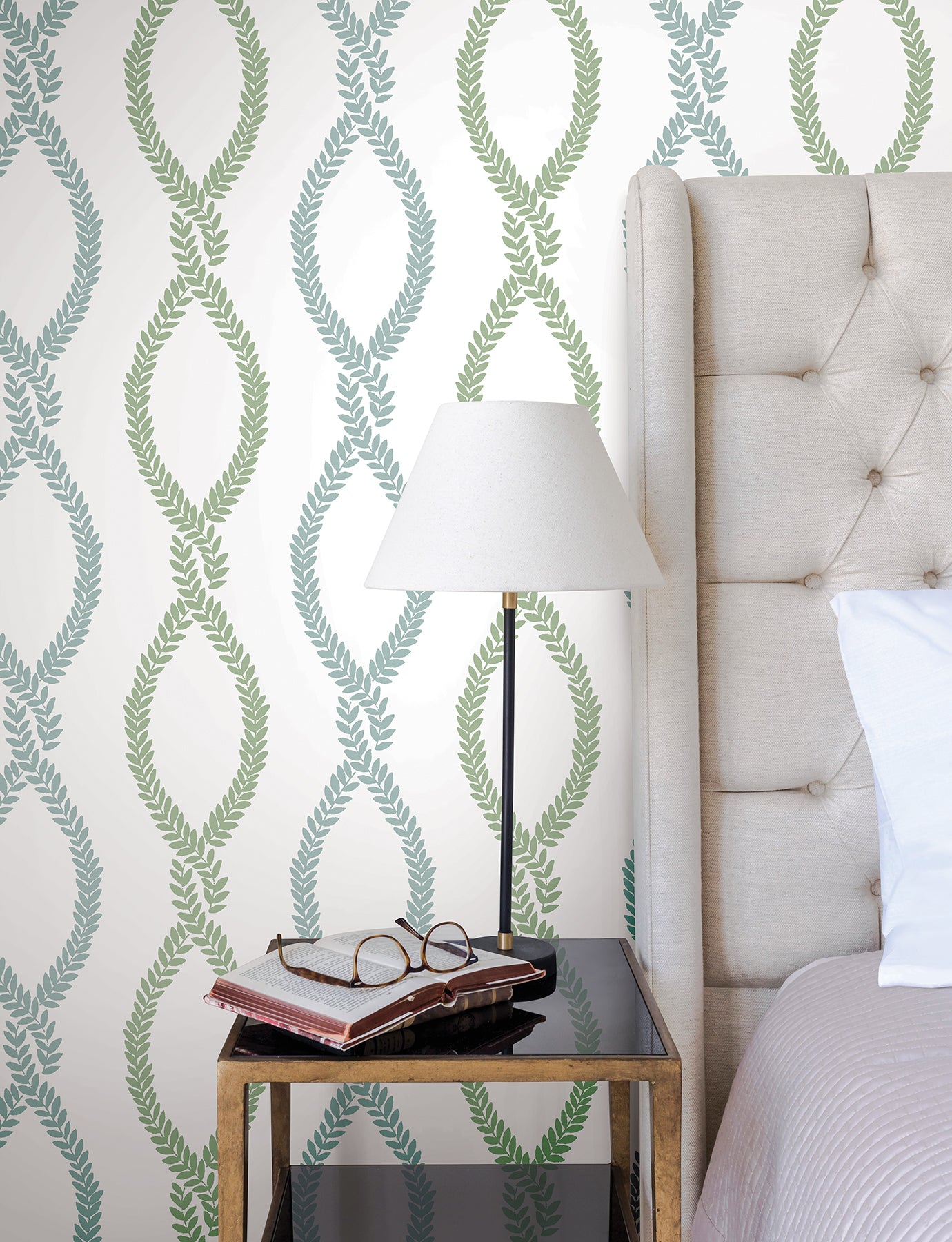 Laureate wallpaper in blue and green color - pattern number VP1321 - by Antonina Vella in the Jardin collection