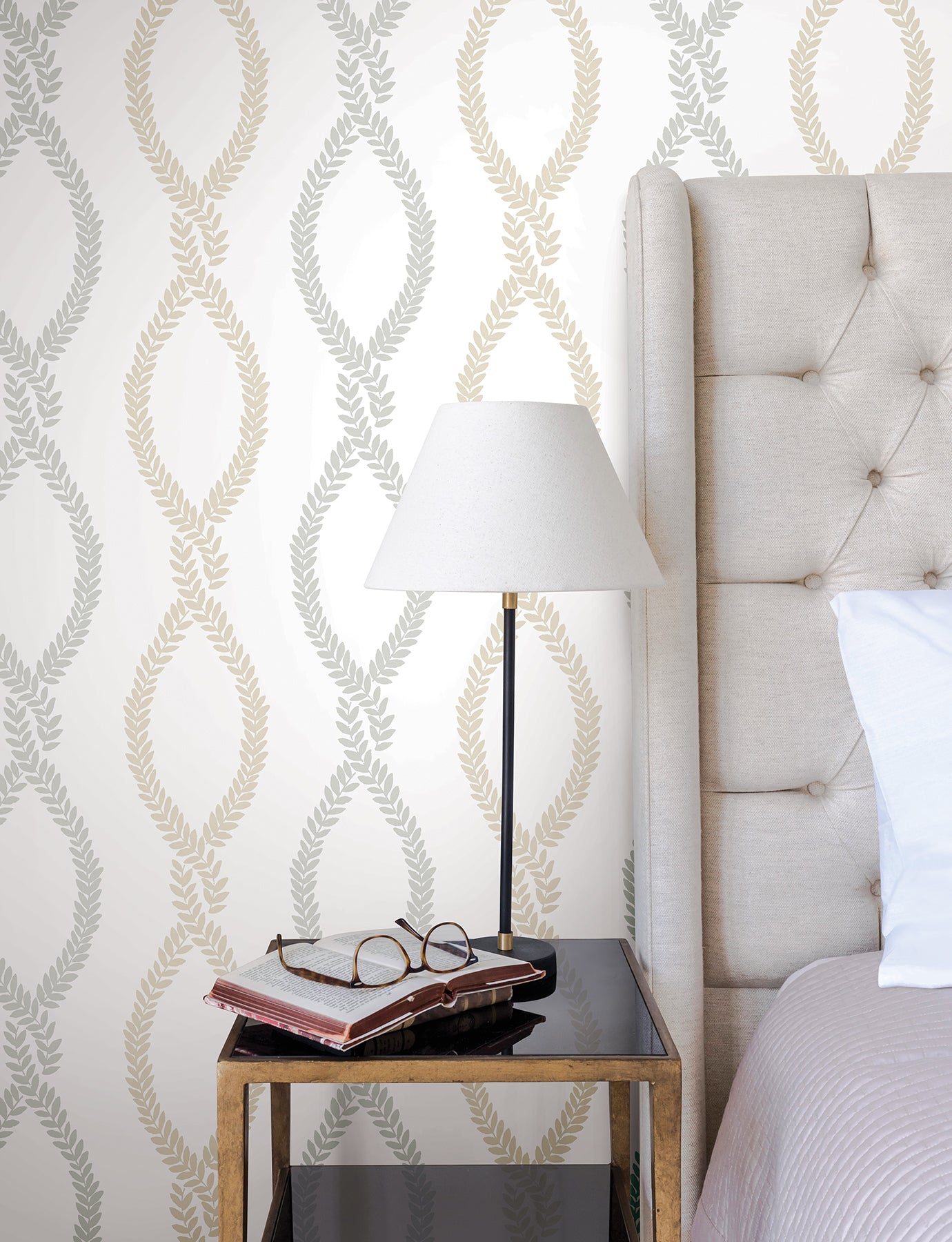 Laureate wallpaper in beige and grey color - pattern number VP1322 - by Antonina Vella in the Jardin collection