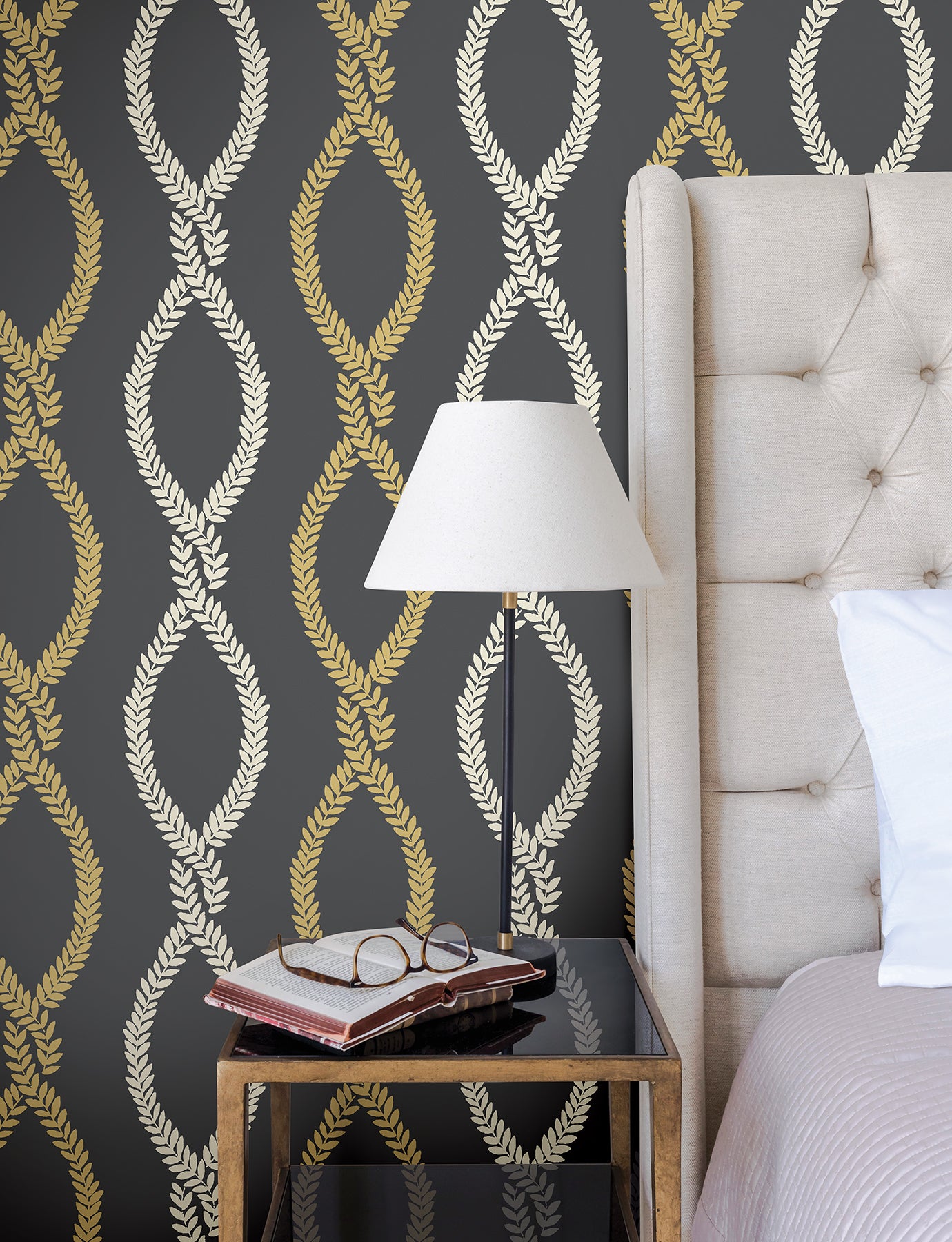 Laureate wallpaper in off black color - pattern number VP1324 - by Antonina Vella in the Jardin collection