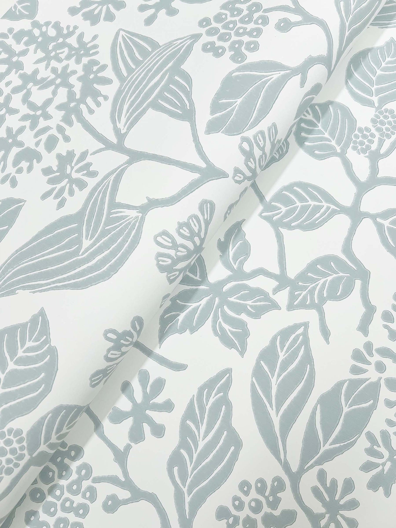 Rowen wallpaper in pale blue color - pattern number VP1346 - by Antonina Vella in the Jardin collection