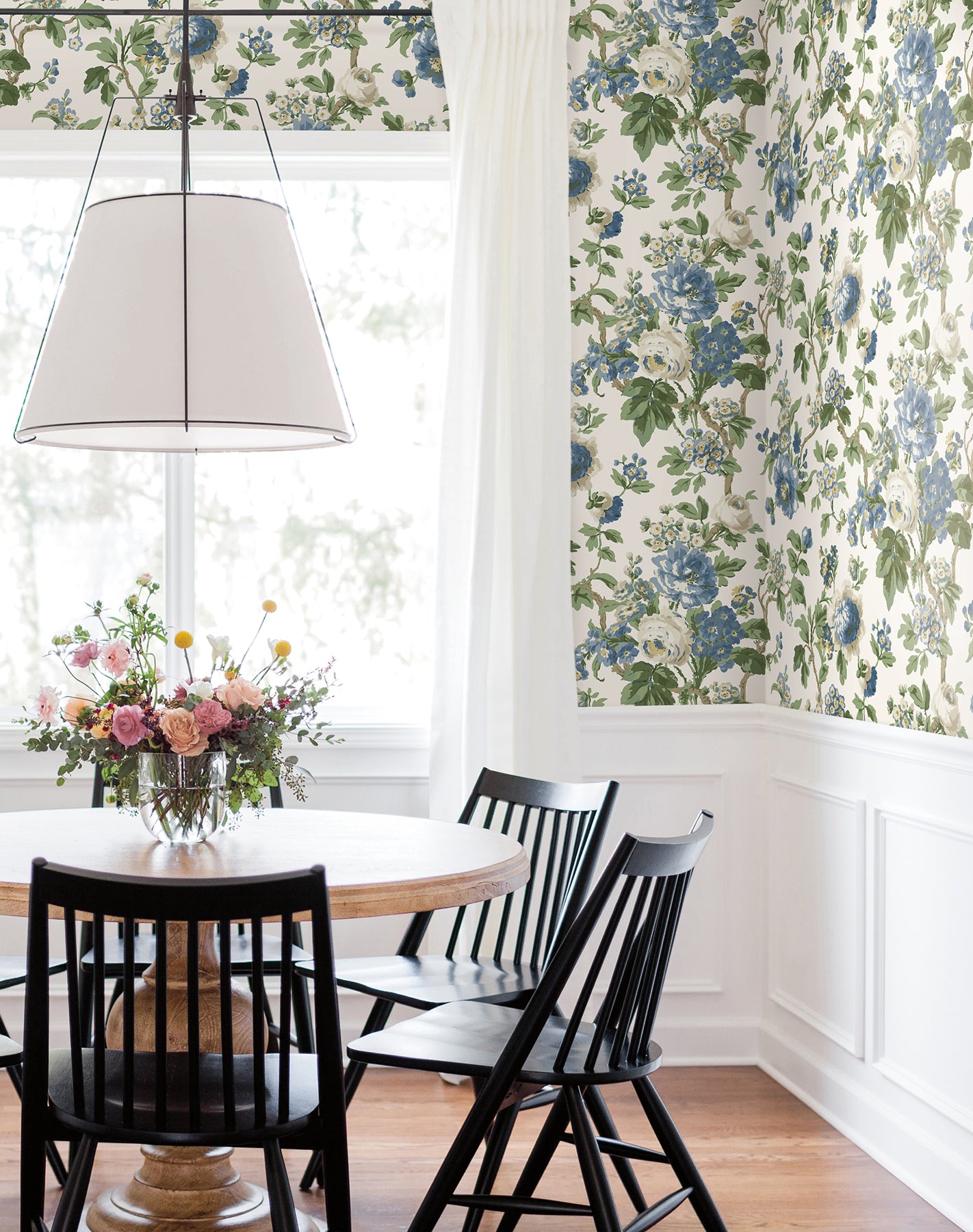 Beatrix wallpaper in blue and green color - pattern number VP1352 - by Antonina Vella in the Jardin collection