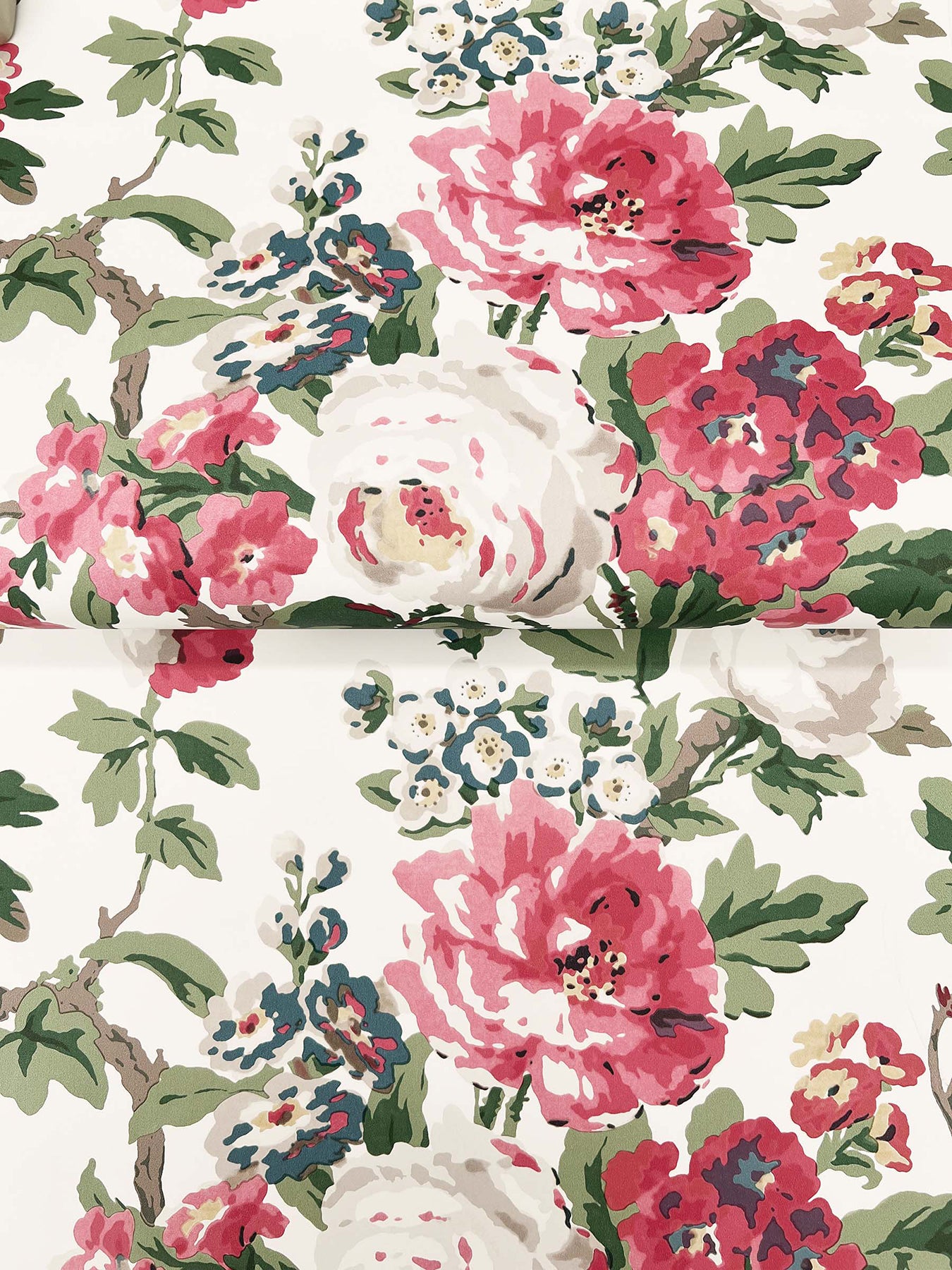 Beatrix wallpaper in red and green color - pattern number VP1355 - by Antonina Vella in the Jardin collection