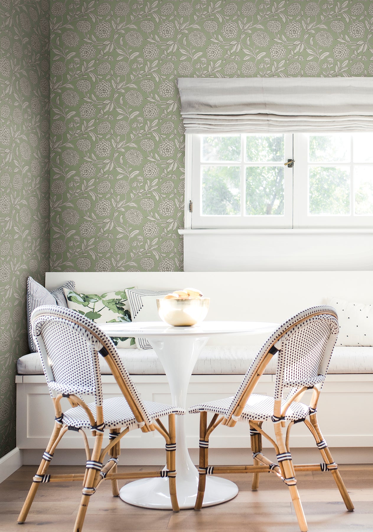 Chatsworth Garden wallpaper in celery color - pattern number VP1362 - by Antonina Vella in the Jardin collection