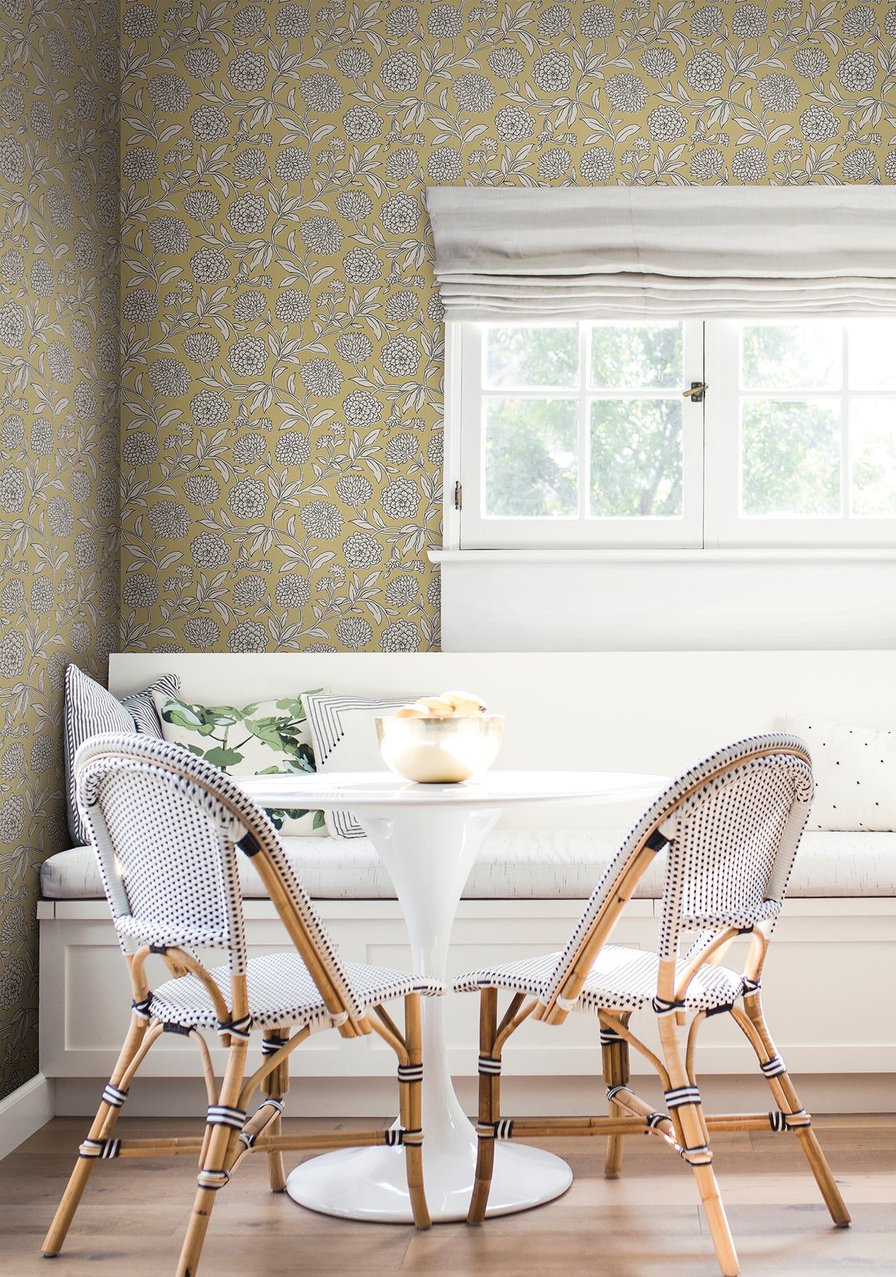 Chatsworth Garden wallpaper in saffron color - pattern number VP1364 - by Antonina Vella in the Jardin collection