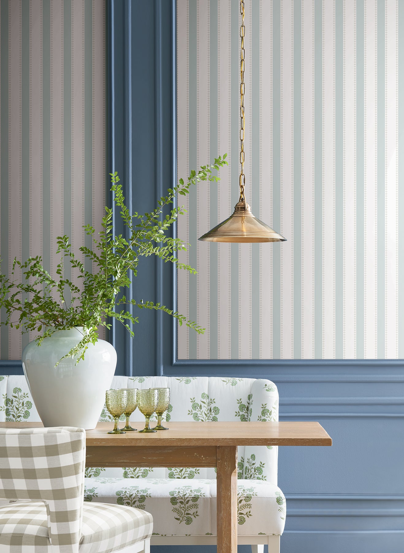 Tilford wallpaper in blue and white color - pattern number VP1371 - by Antonina Vella in the Jardin collection