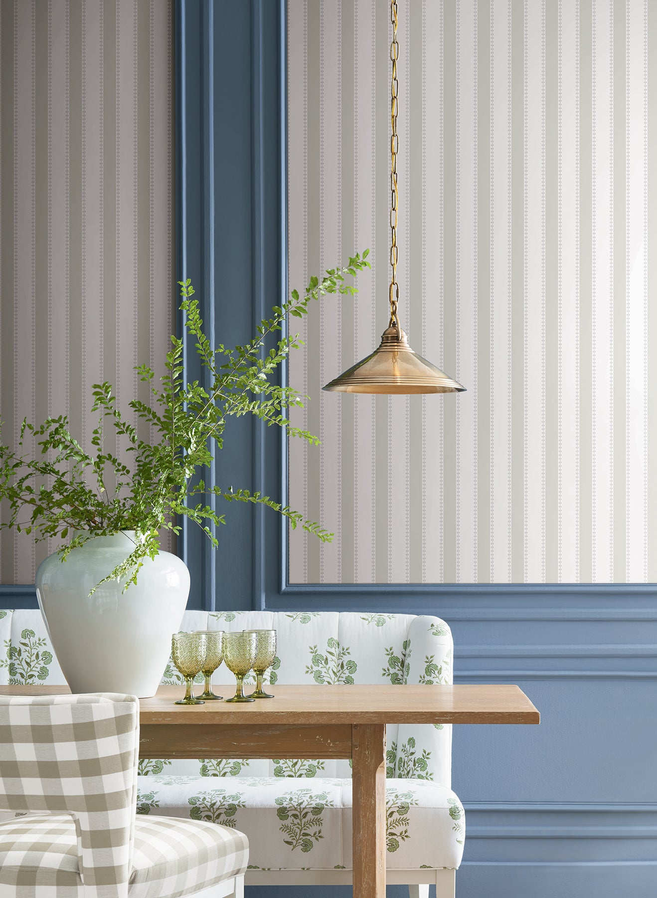 Tilford wallpaper in grey and white color - pattern number VP1373 - by Antonina Vella in the Jardin collection