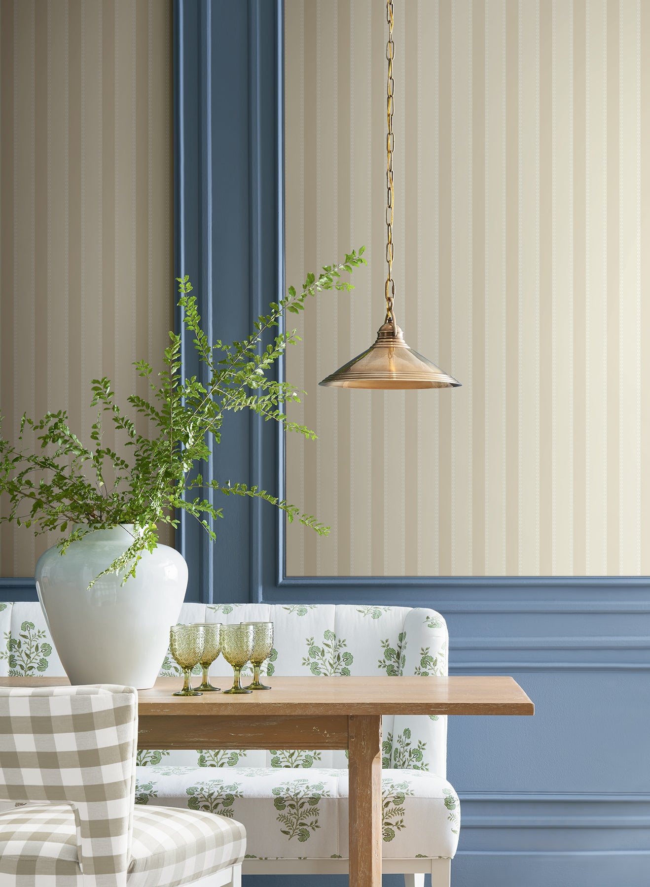 Tilford wallpaper in beige color - pattern number VP1374 - by Antonina Vella in the Jardin collection