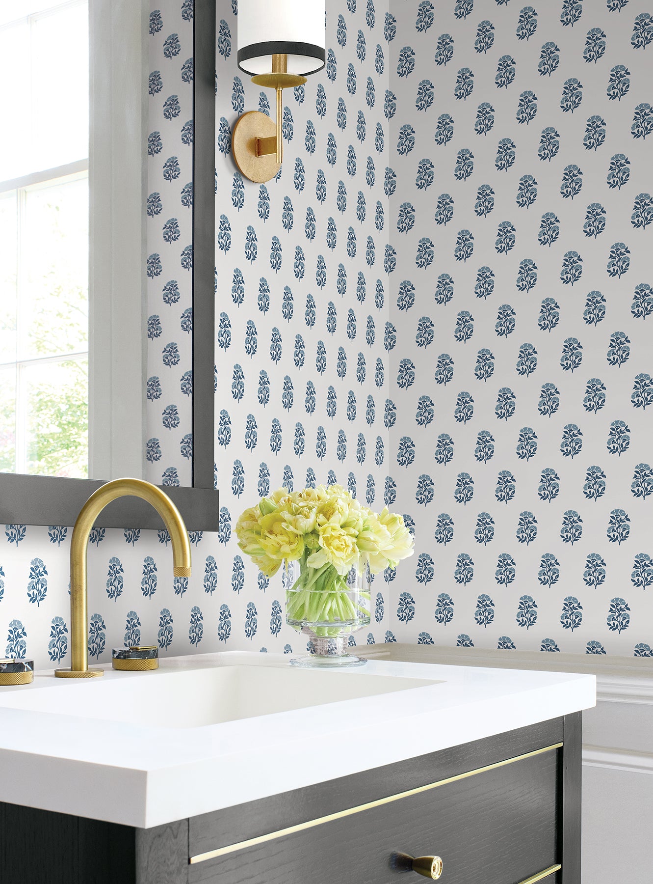 Sylvie wallpaper in indigo color - pattern number VP1384 - by Antonina Vella in the Jardin collection
