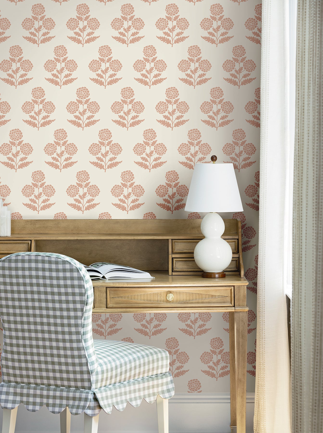 Souci wallpaper in rose color - pattern number VP1434 - by Antonina Vella in the Jardin collection