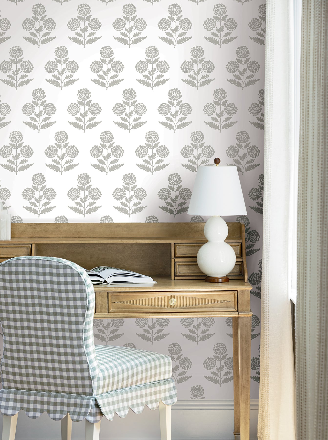 Souci wallpaper in charcoal color - pattern number VP1435 - by Antonina Vella in the Jardin collection