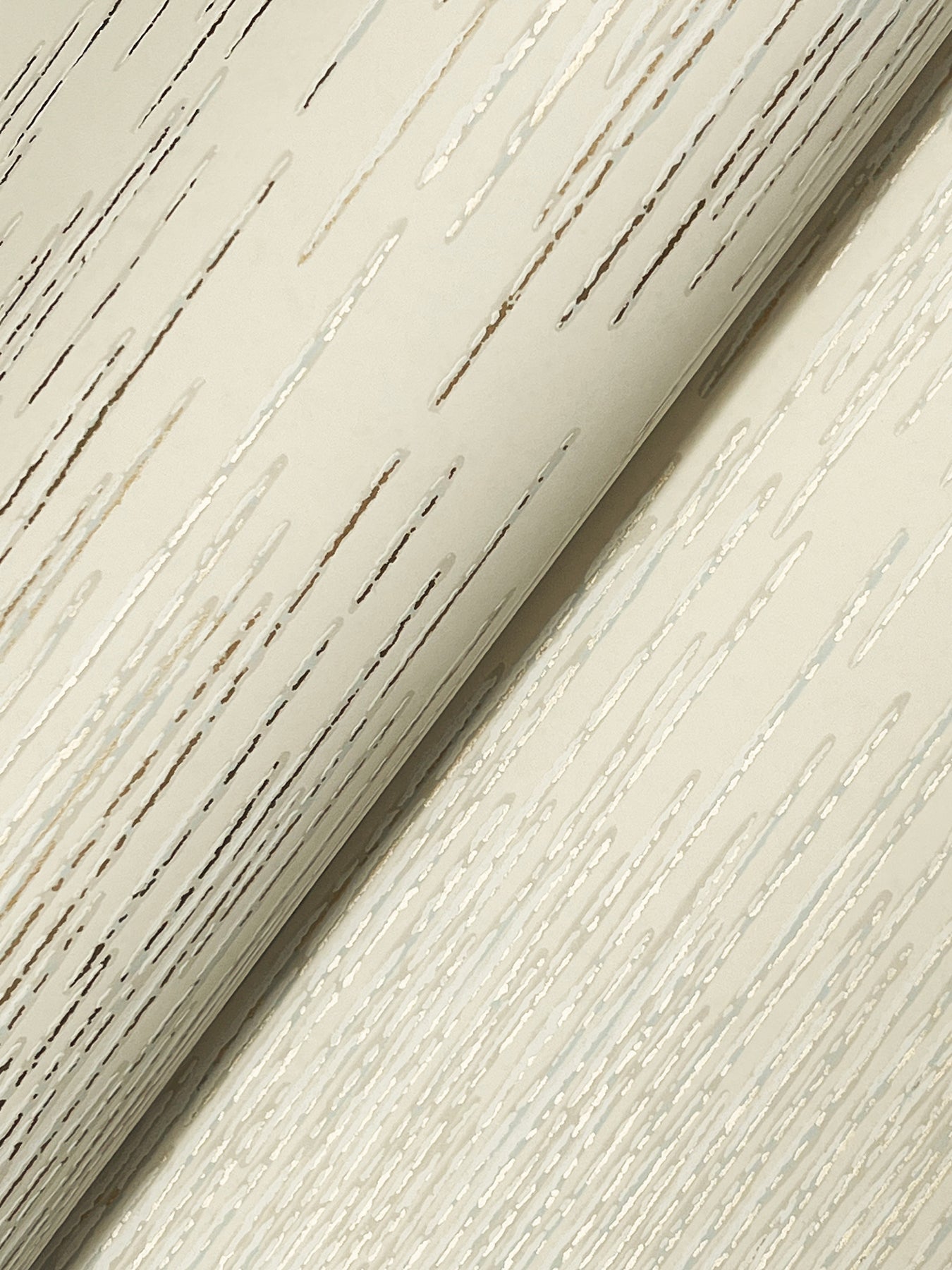 Operetta wallpaper in cream color - pattern number VR1501 - by Ronald Redding in the Caviar collection