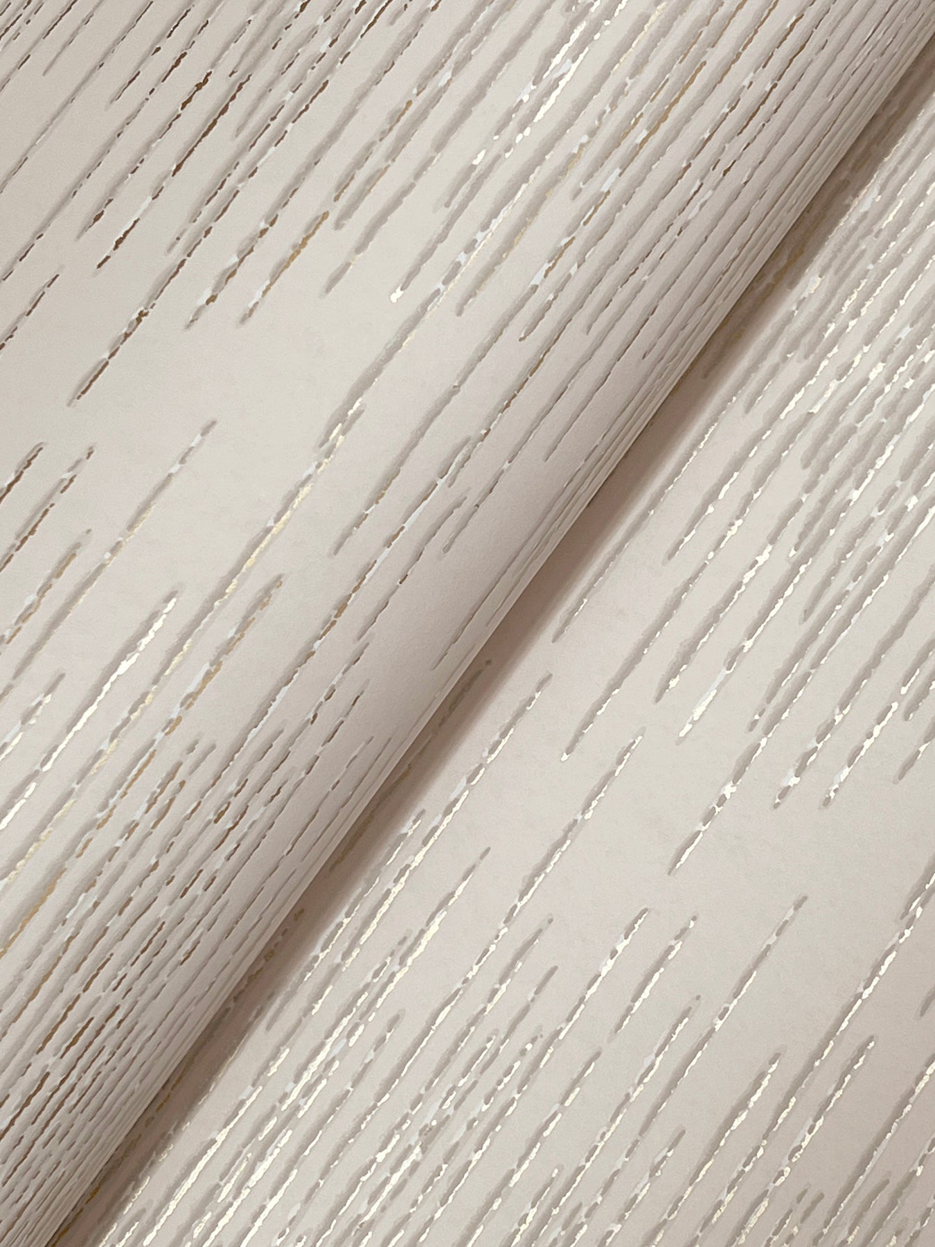 Operetta wallpaper in blush color - pattern number VR1502 - by Ronald Redding in the Caviar collection