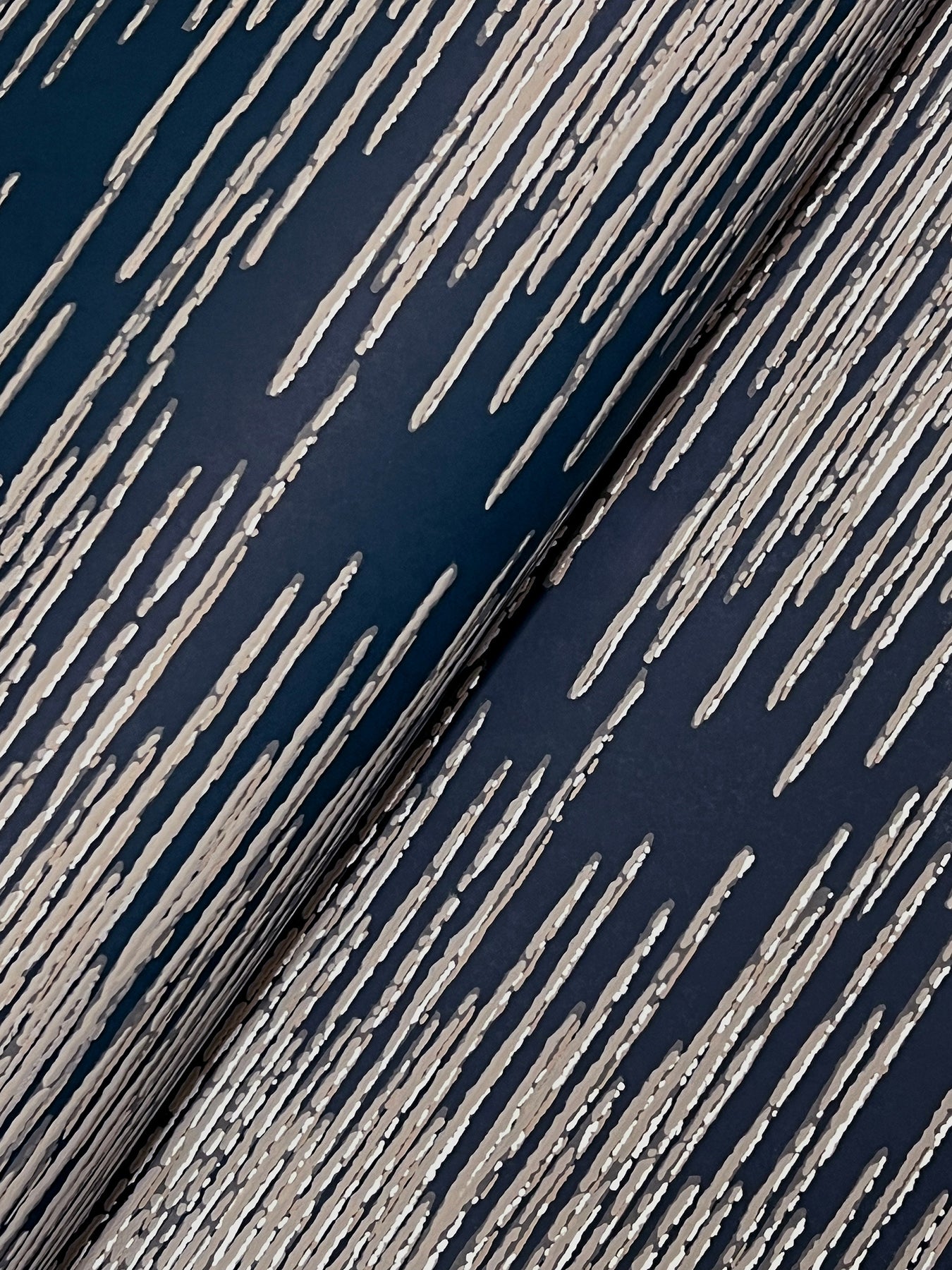 Operetta wallpaper in navy color - pattern number VR1503 - by Ronald Redding in the Caviar collection