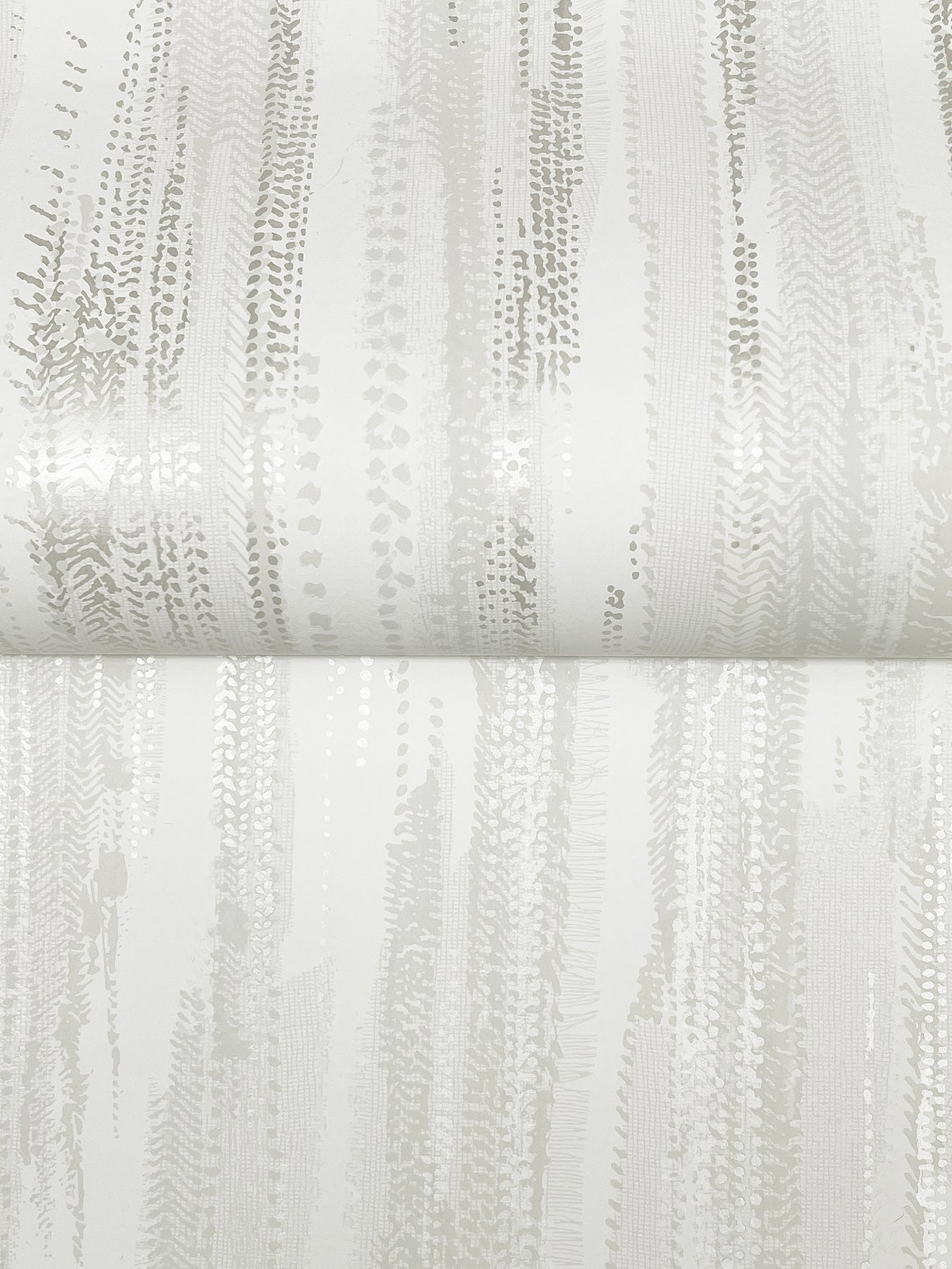 Tribeca wallpaper in white color - pattern number VR1522 - by Ronald Redding in the Caviar collection