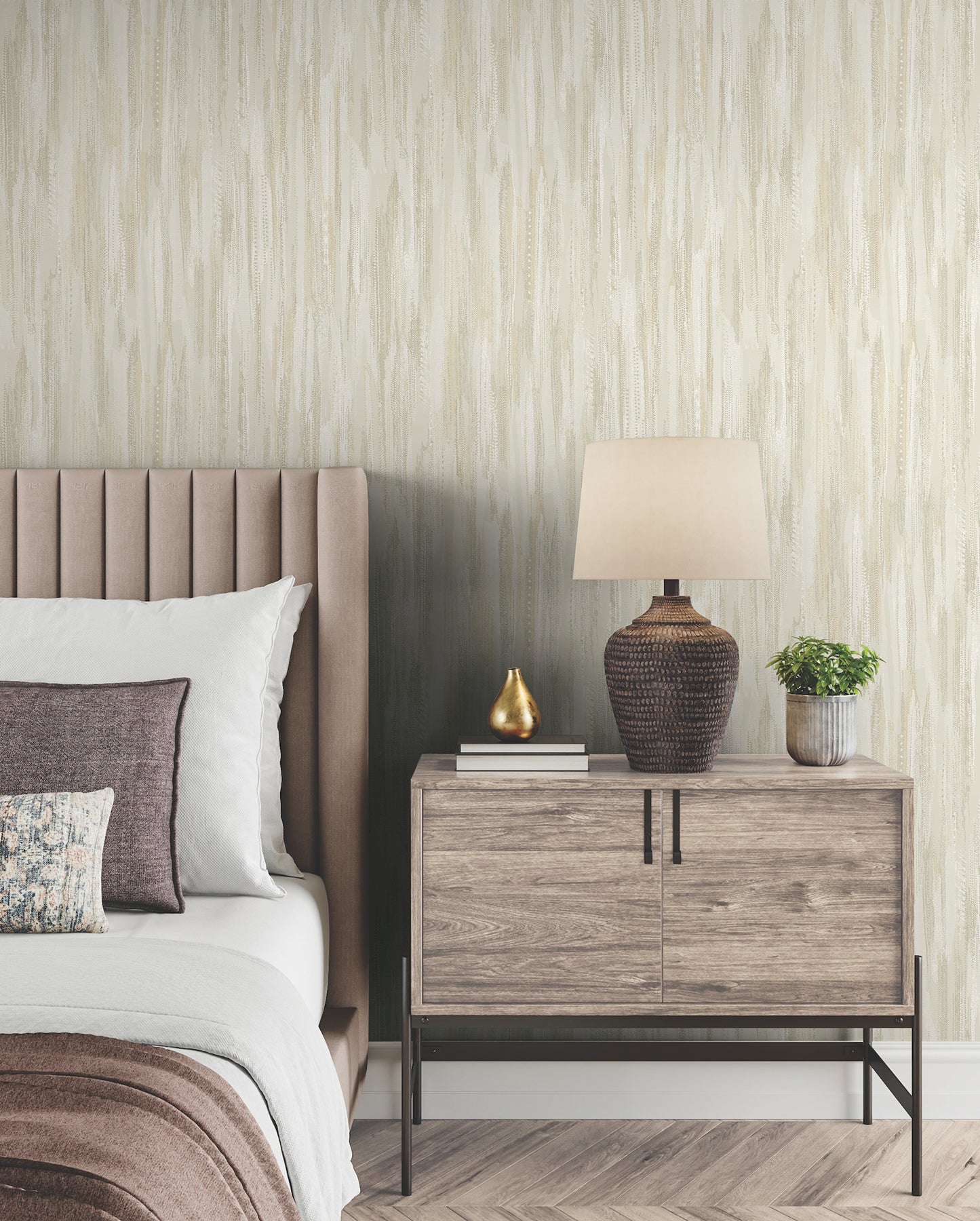 Tribeca wallpaper in gold color - pattern number VR1527 - by Ronald Redding in the Caviar collection