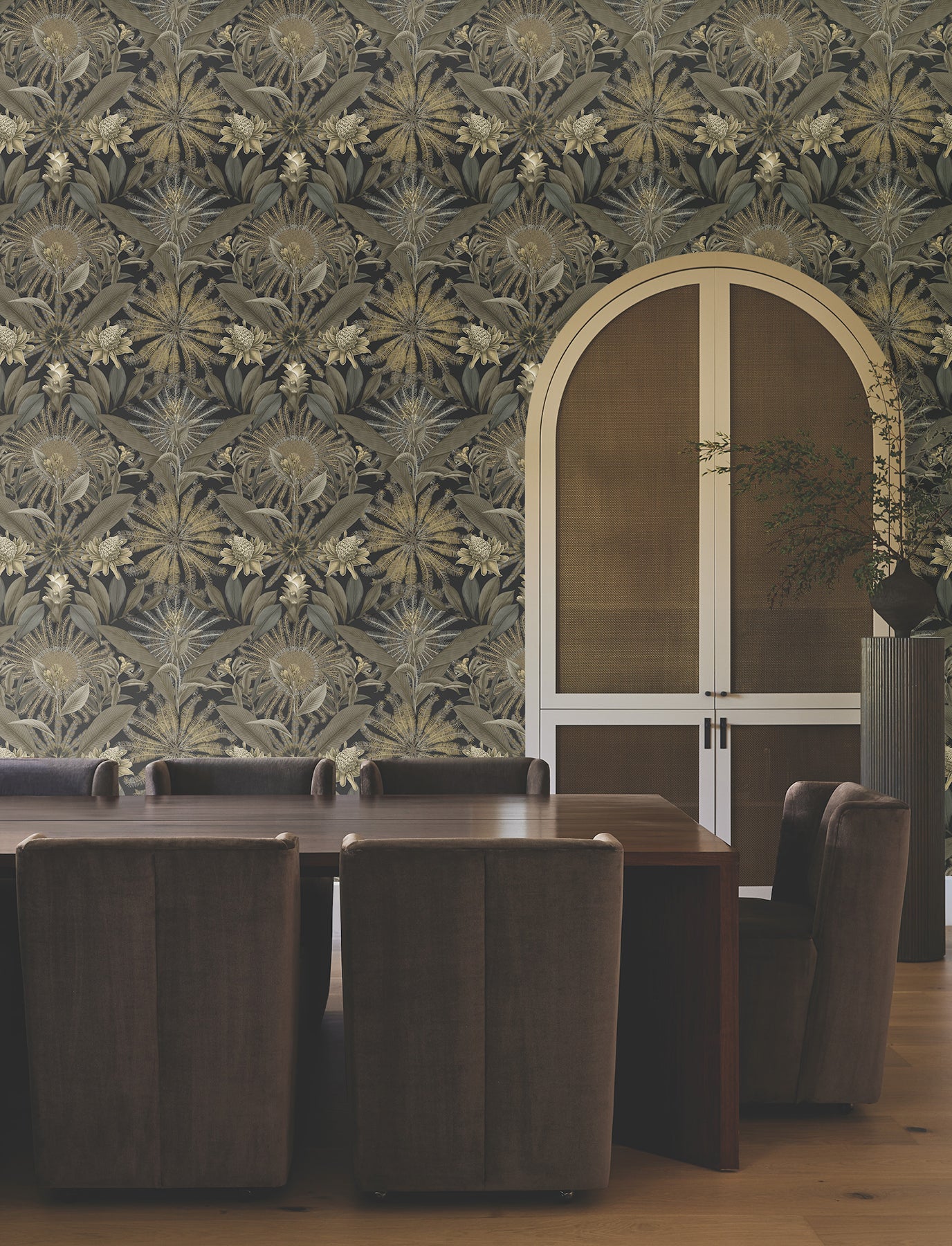 Enchanted Garden wallpaper in black color - pattern number VR1531 - by Ronald Redding in the Caviar collection