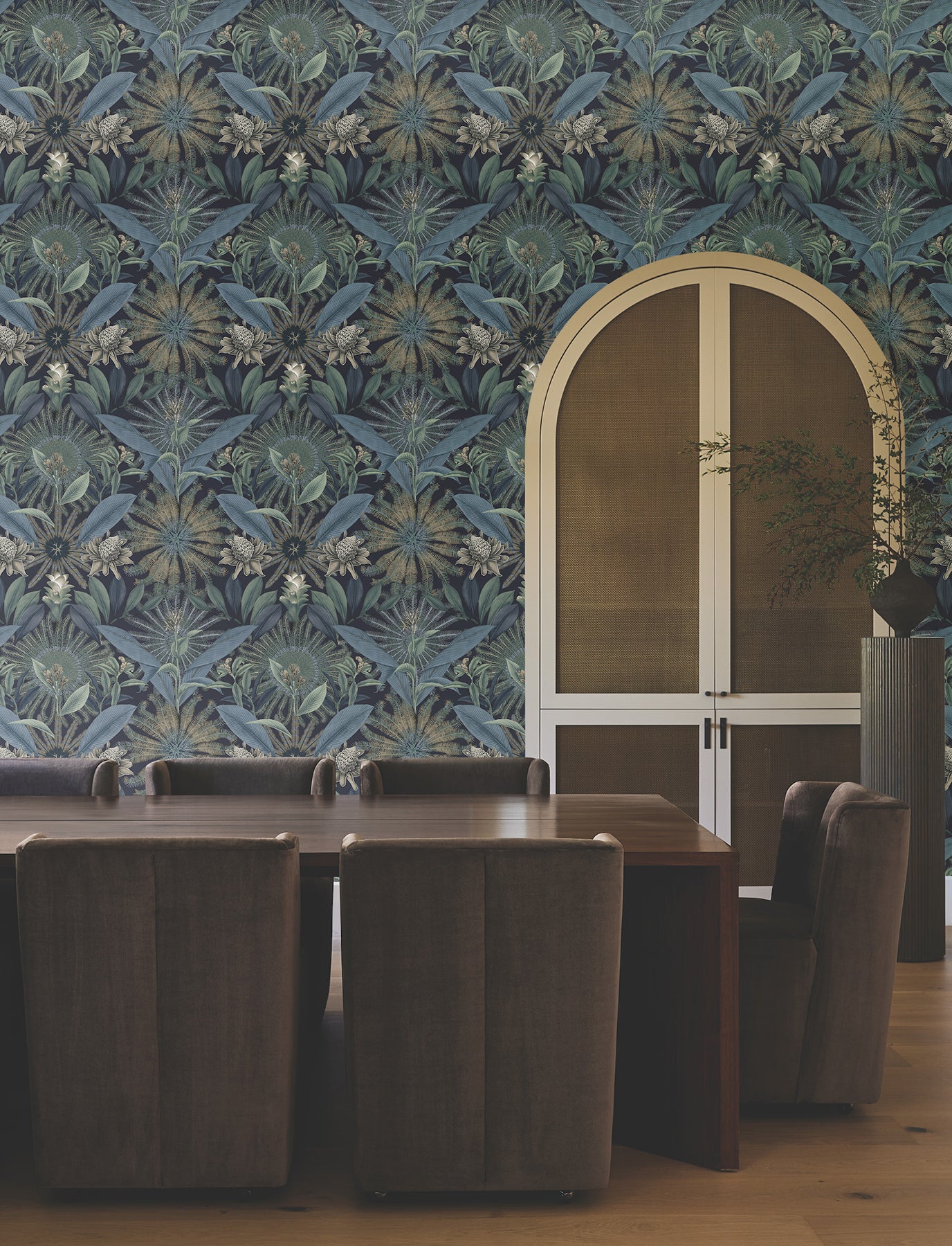 Enchanted Garden wallpaper in navy color - pattern number VR1532 - by Ronald Redding in the Caviar collection