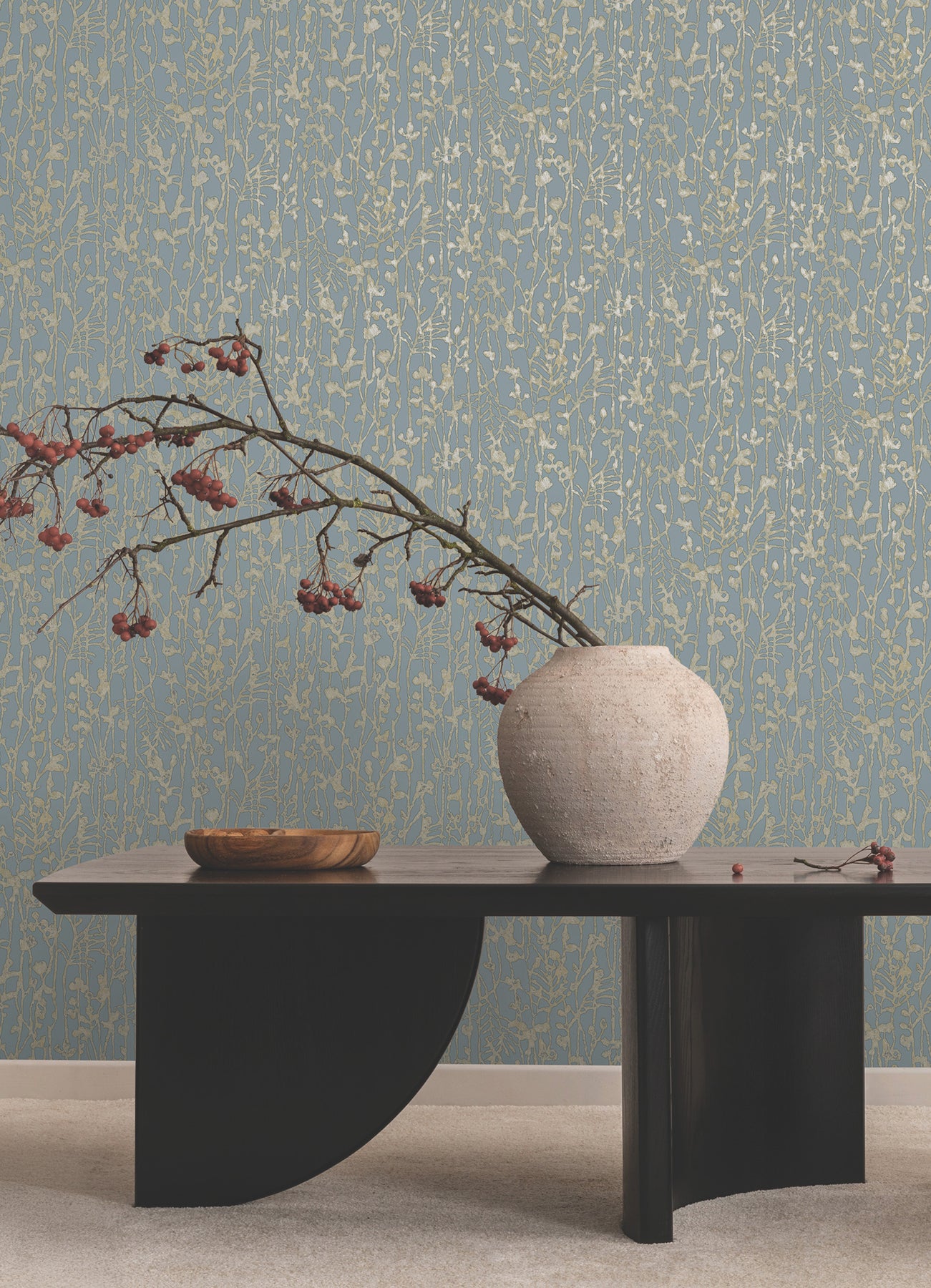 Filigree wallpaper in light blue color - pattern number VR1557 - by Ronald Redding in the Caviar collection