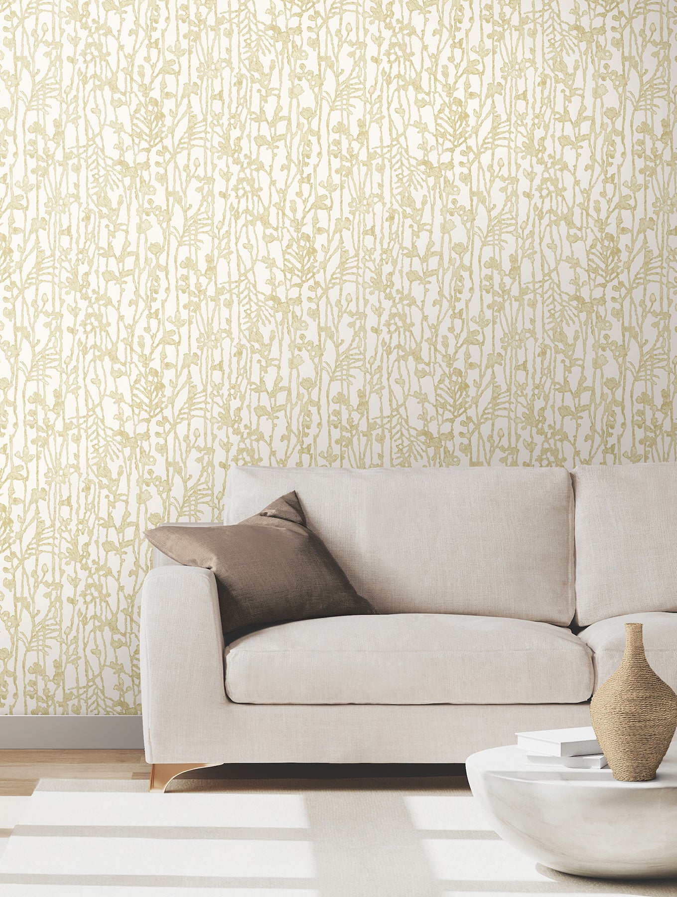 Filigree wallpaper in gold color - pattern number VR1560 - by Ronald Redding in the Caviar collection
