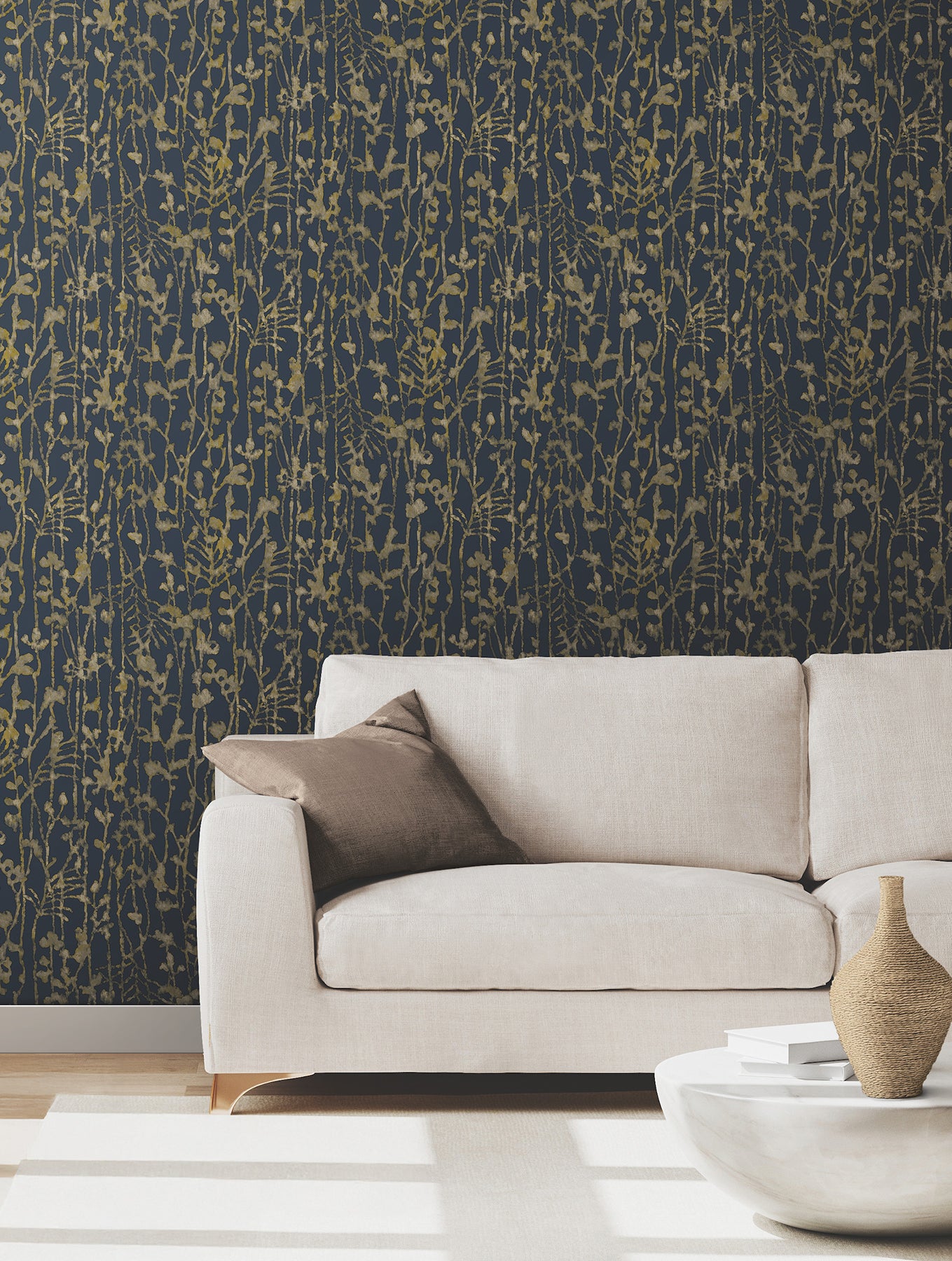 Filigree wallpaper in navy color - pattern number VR1561 - by Ronald Redding in the Caviar collection