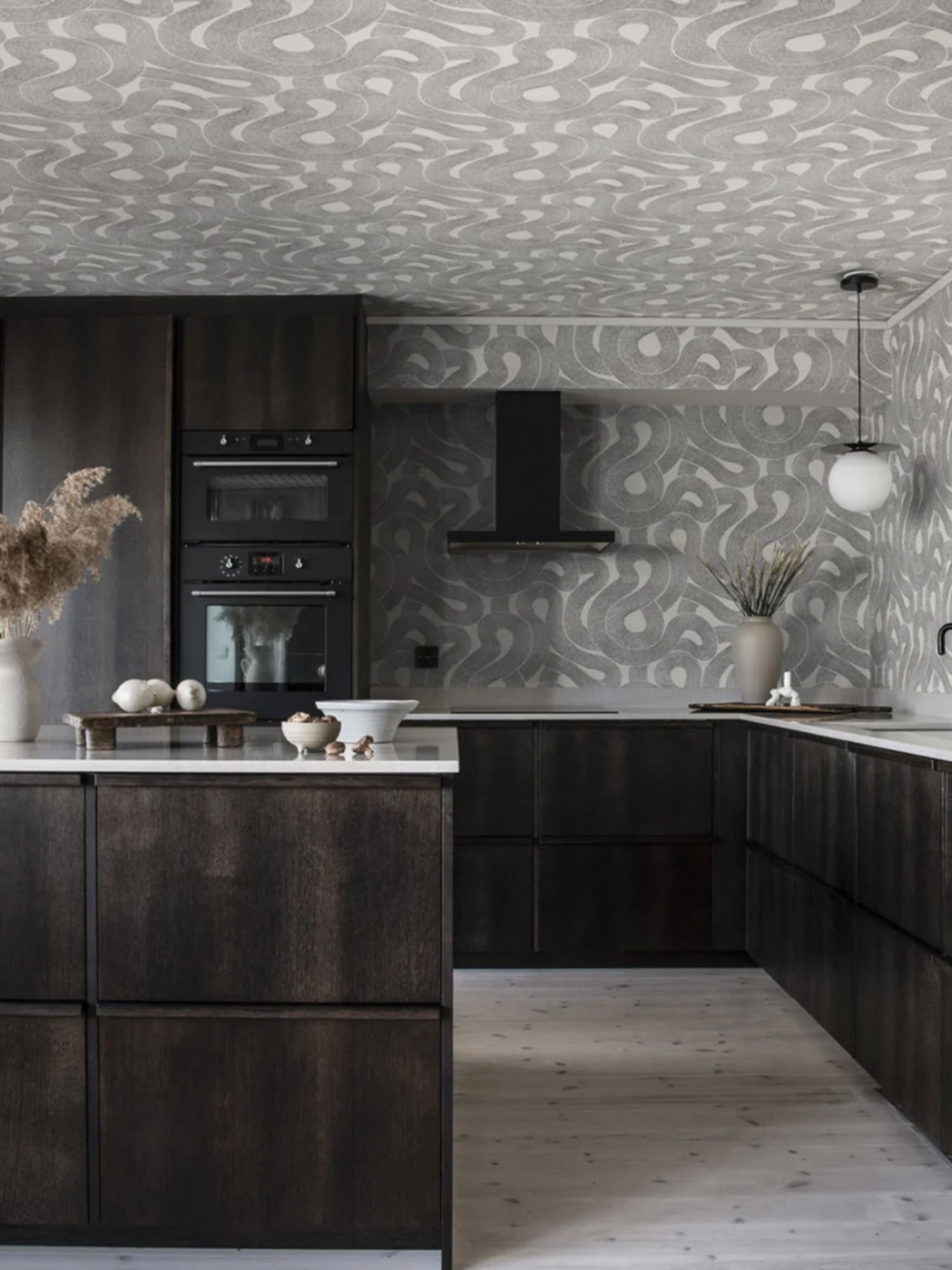 Zen wallpaper in white color - pattern number WSB 00010805 - by Scalamandre in the  collection