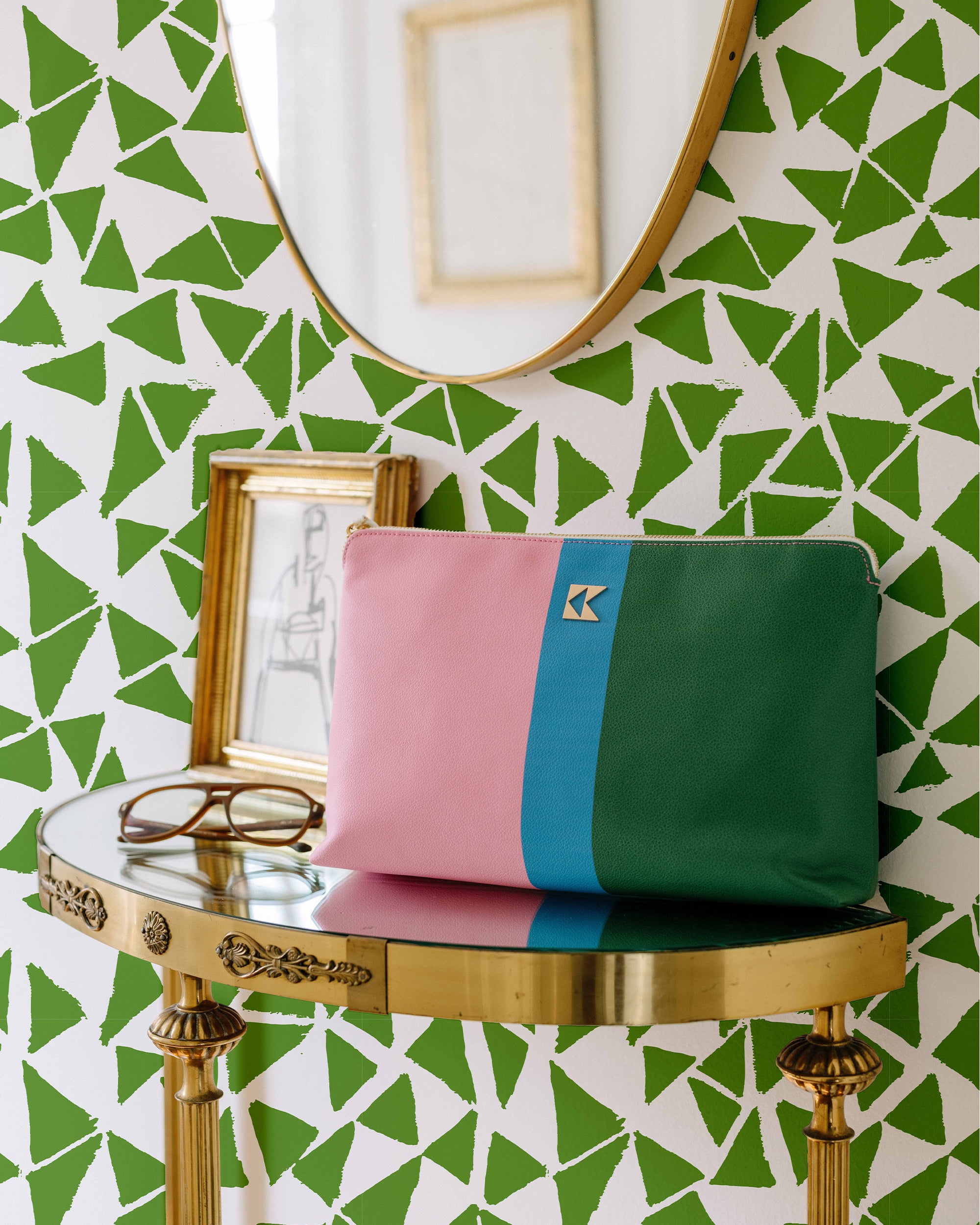Iconic Wallpaper in green color - pattern number KK723_Green_KH300 - by Katie Kime in the  collection