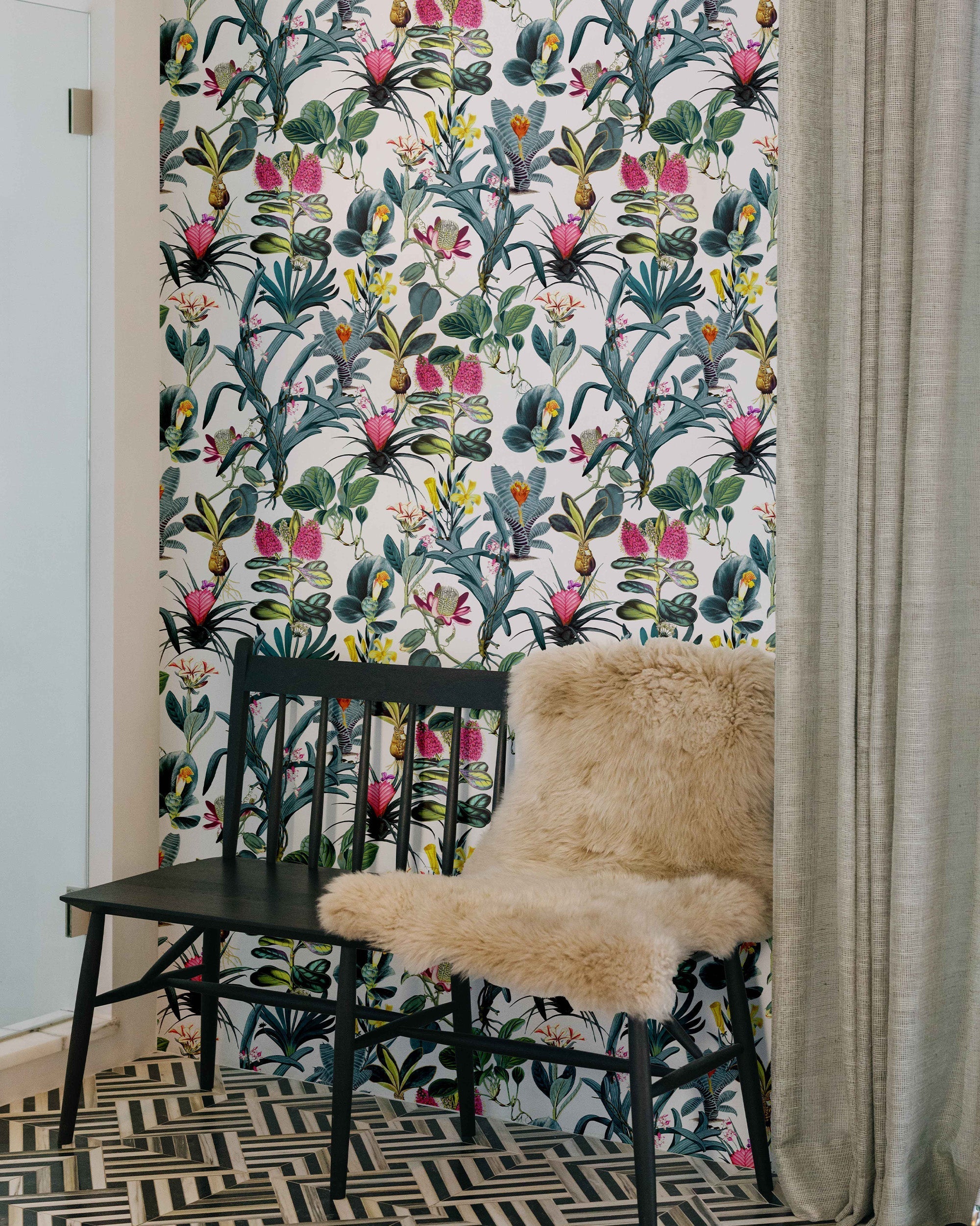 Lisse Wallpaper in white color - pattern number KK729_White_KH300 - by Katie Kime in the  collection